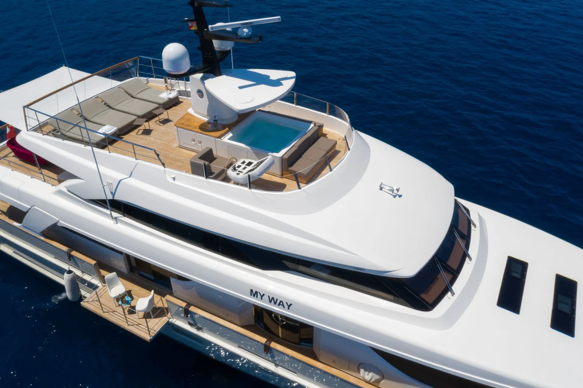 Sun deck with jacuzzi.jpg