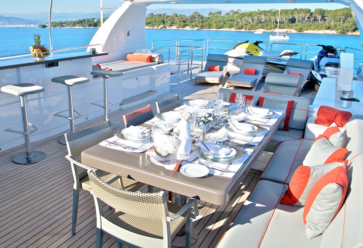 Sundeck Dining Alfresco.jpg