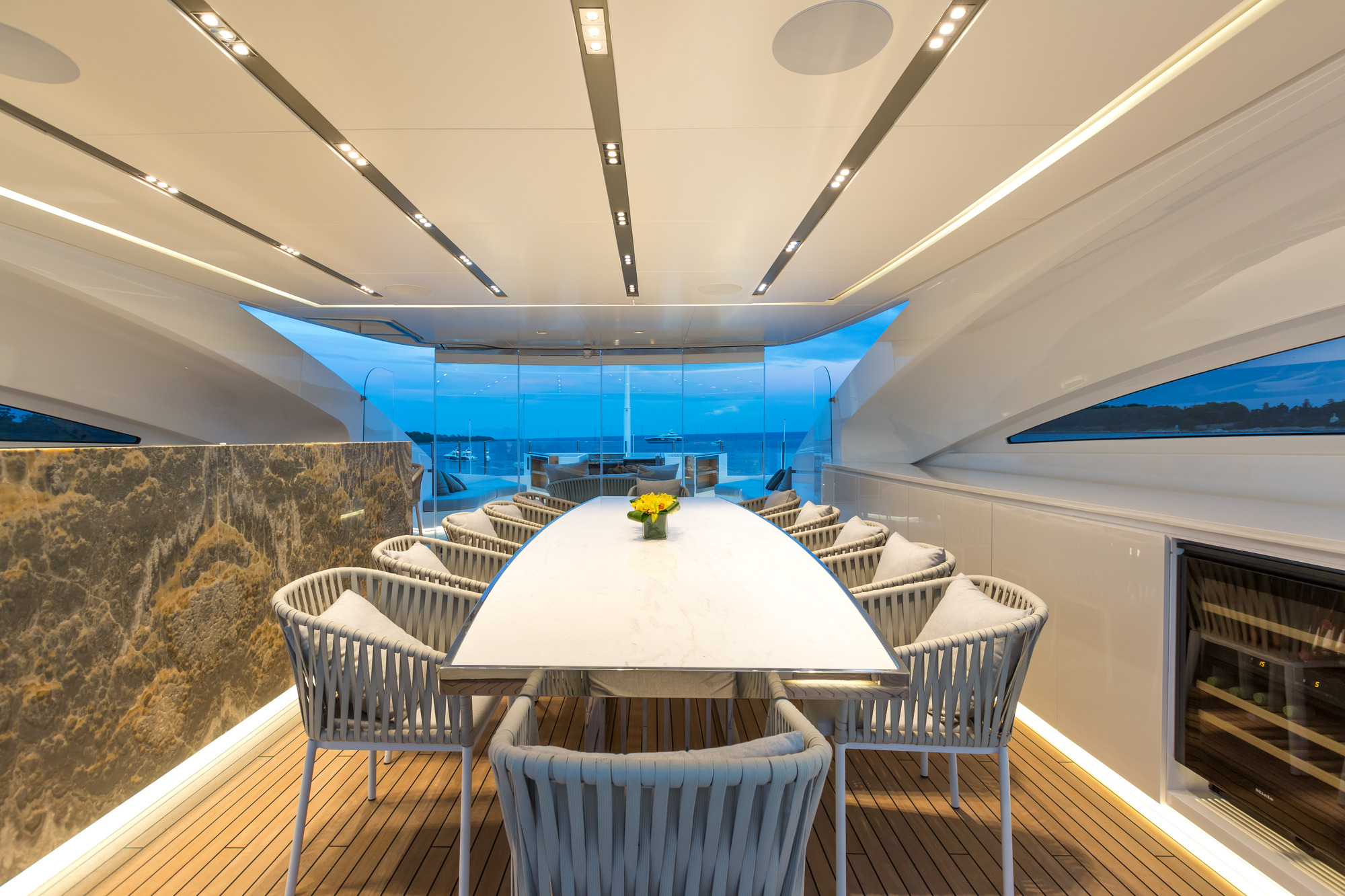 Sundeck Dining with Jacuzzi 2.jpg
