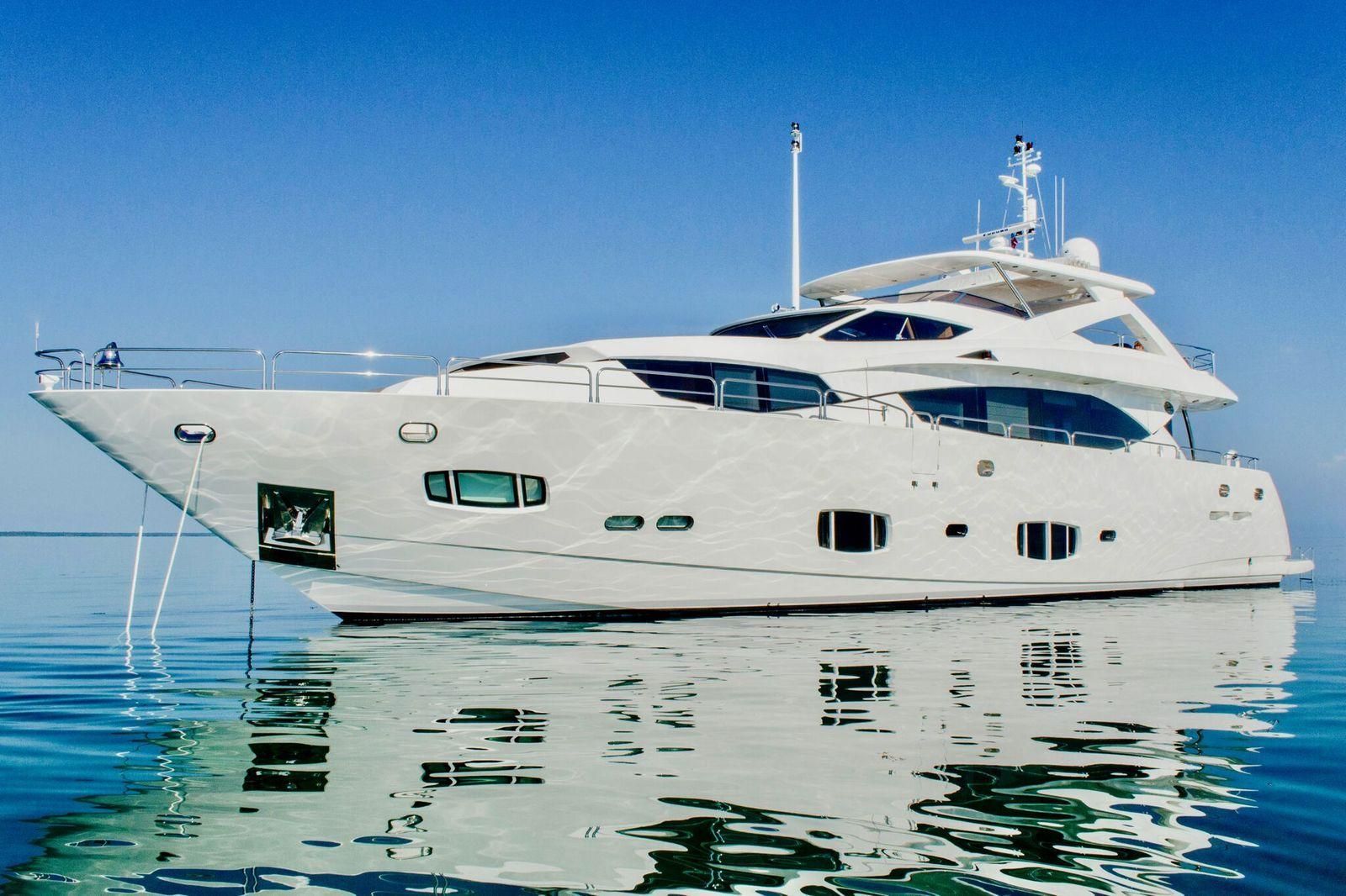 Sunseeker yacht Infinity.jpg