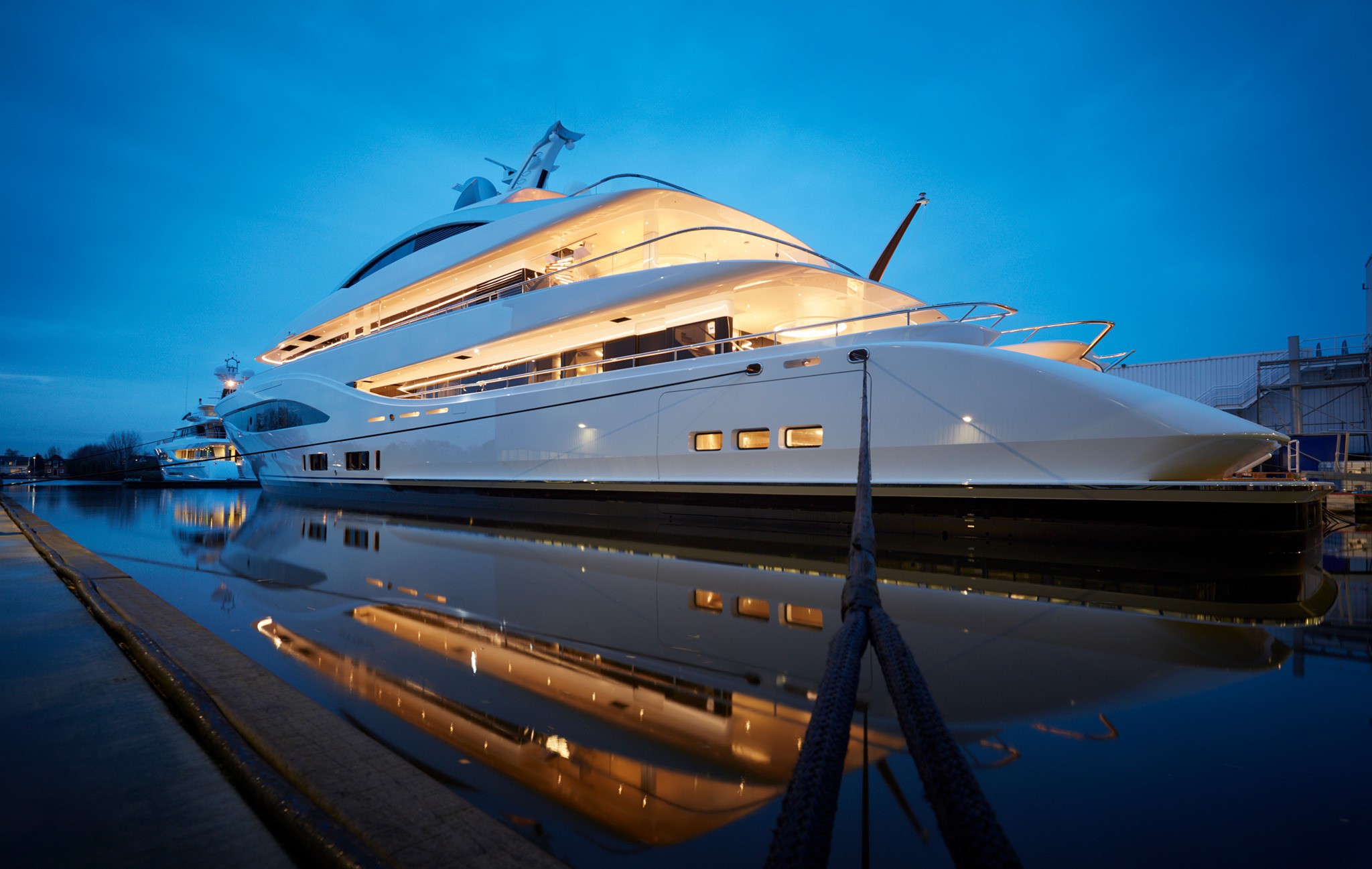 Superyacht ARROW.jpg
