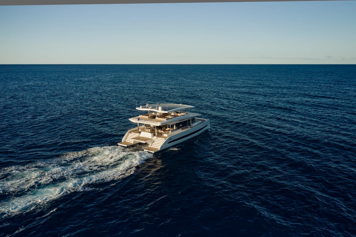 Superyacht ATRAVERSIA.jpg