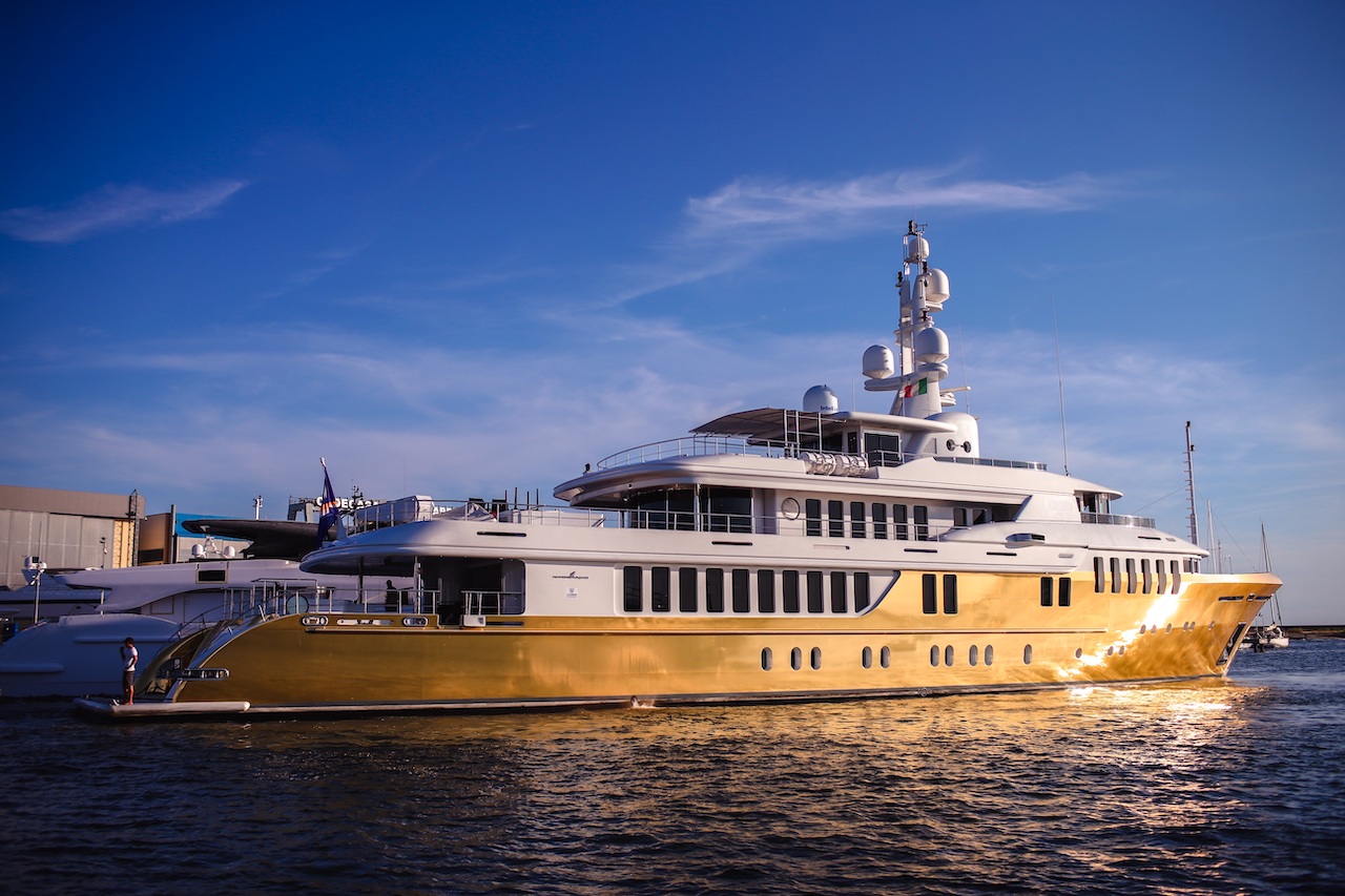 Superyacht BELLAMI.COM. Photo credit LuxWrap .jpg
