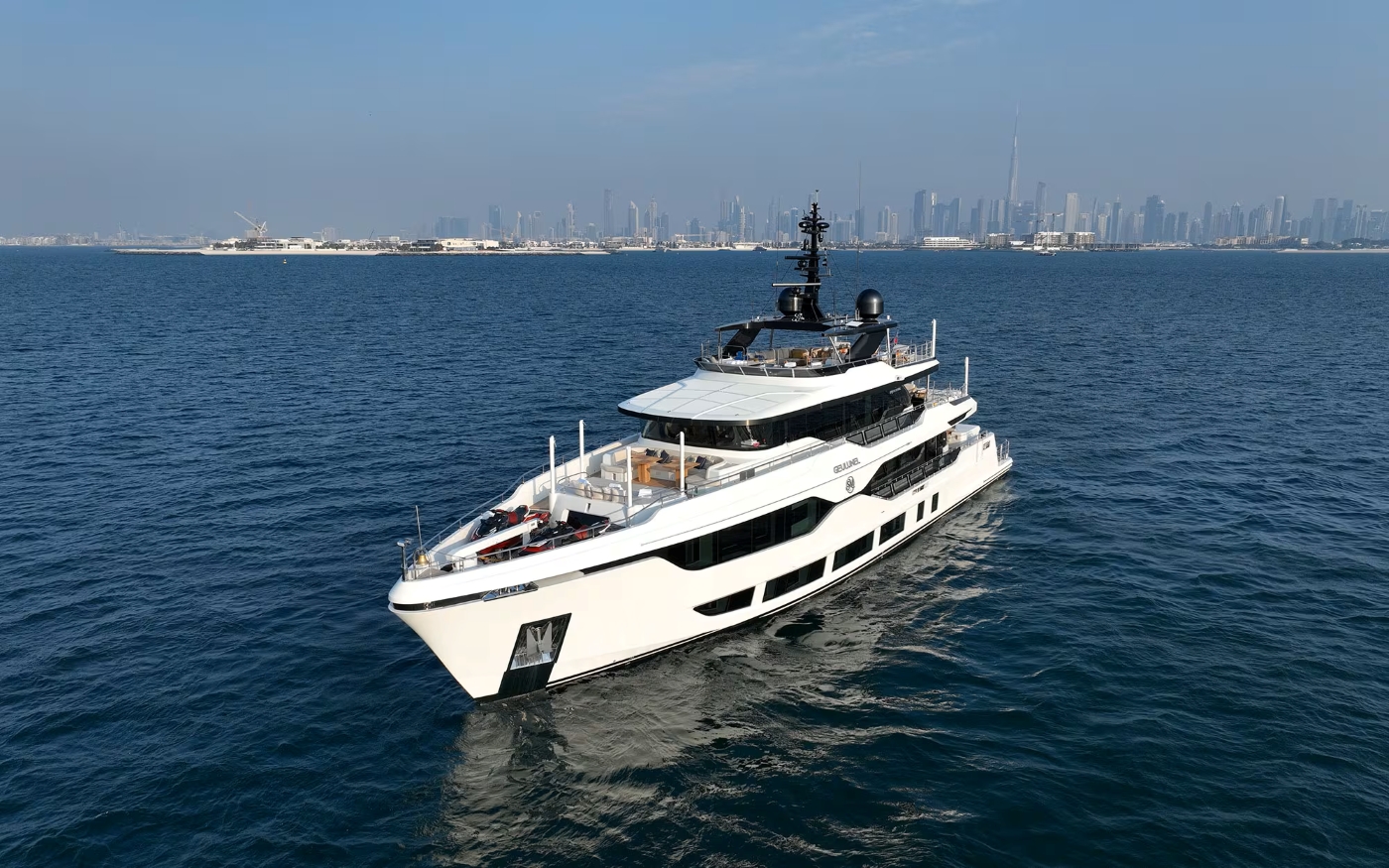 Superyacht GEULUNEL.jpg