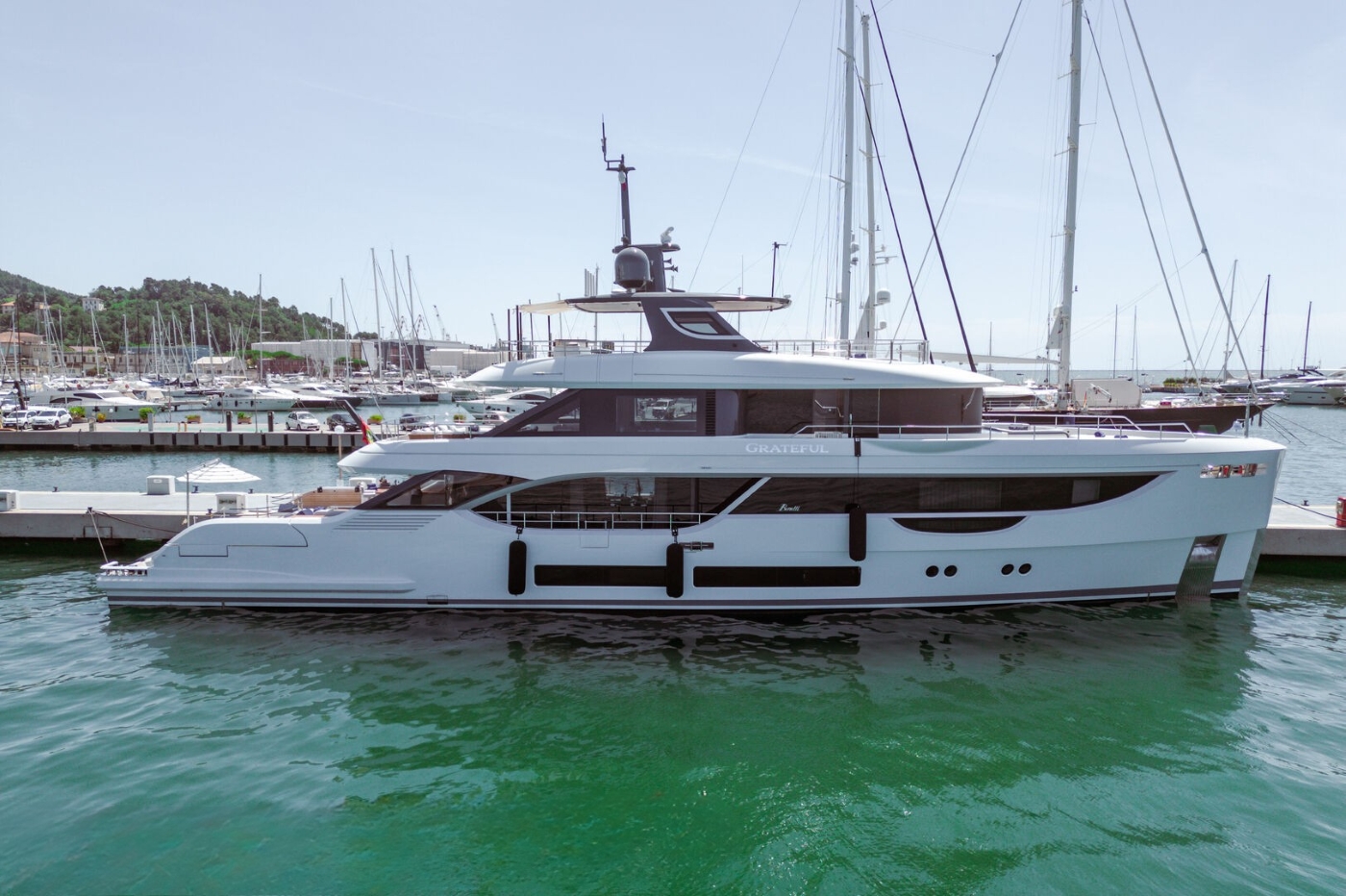 Superyacht GRATEFUL.jpg