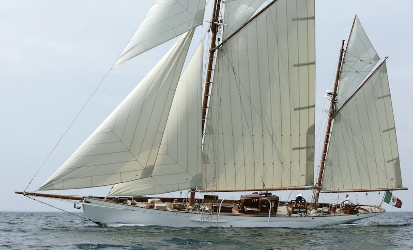 Superyacht JAVELIN.png