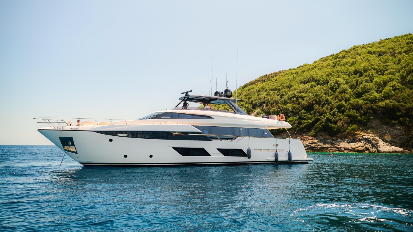 Superyacht MADRA II.jpg