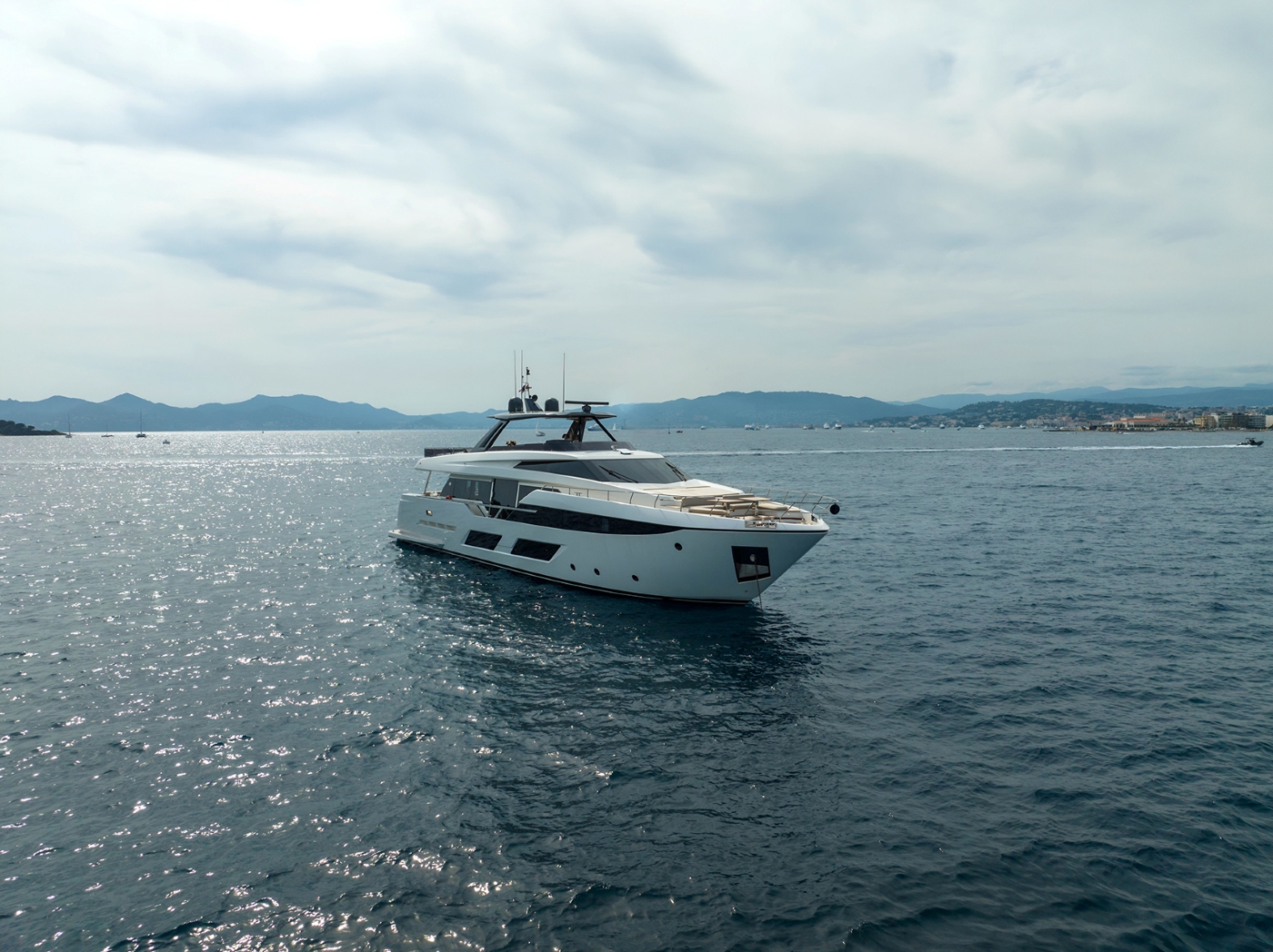 Superyacht NINETEEN 42.jpg