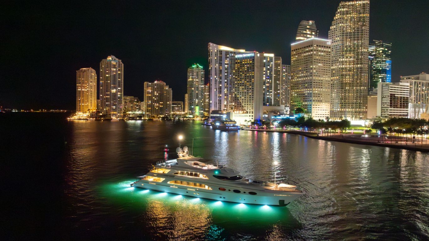 Superyacht SWEET CAROLINE II.jpg