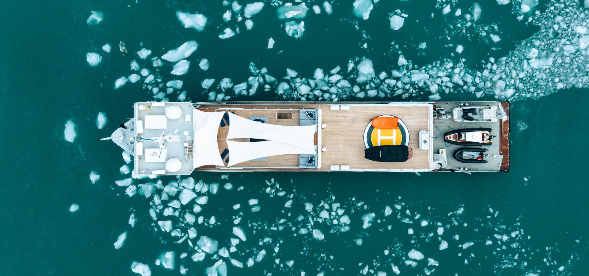 Superyacht SuRi.jpg