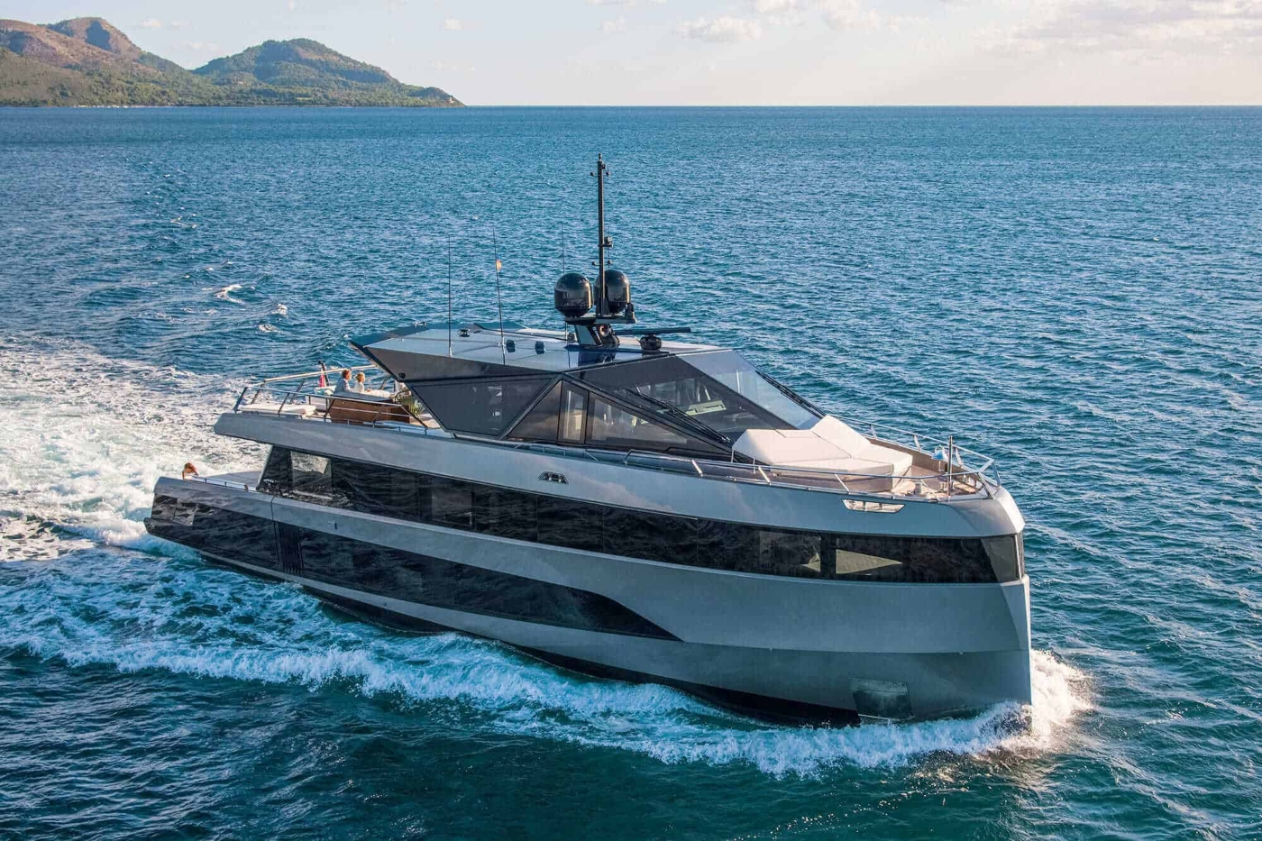Superyacht WHY200.jpg