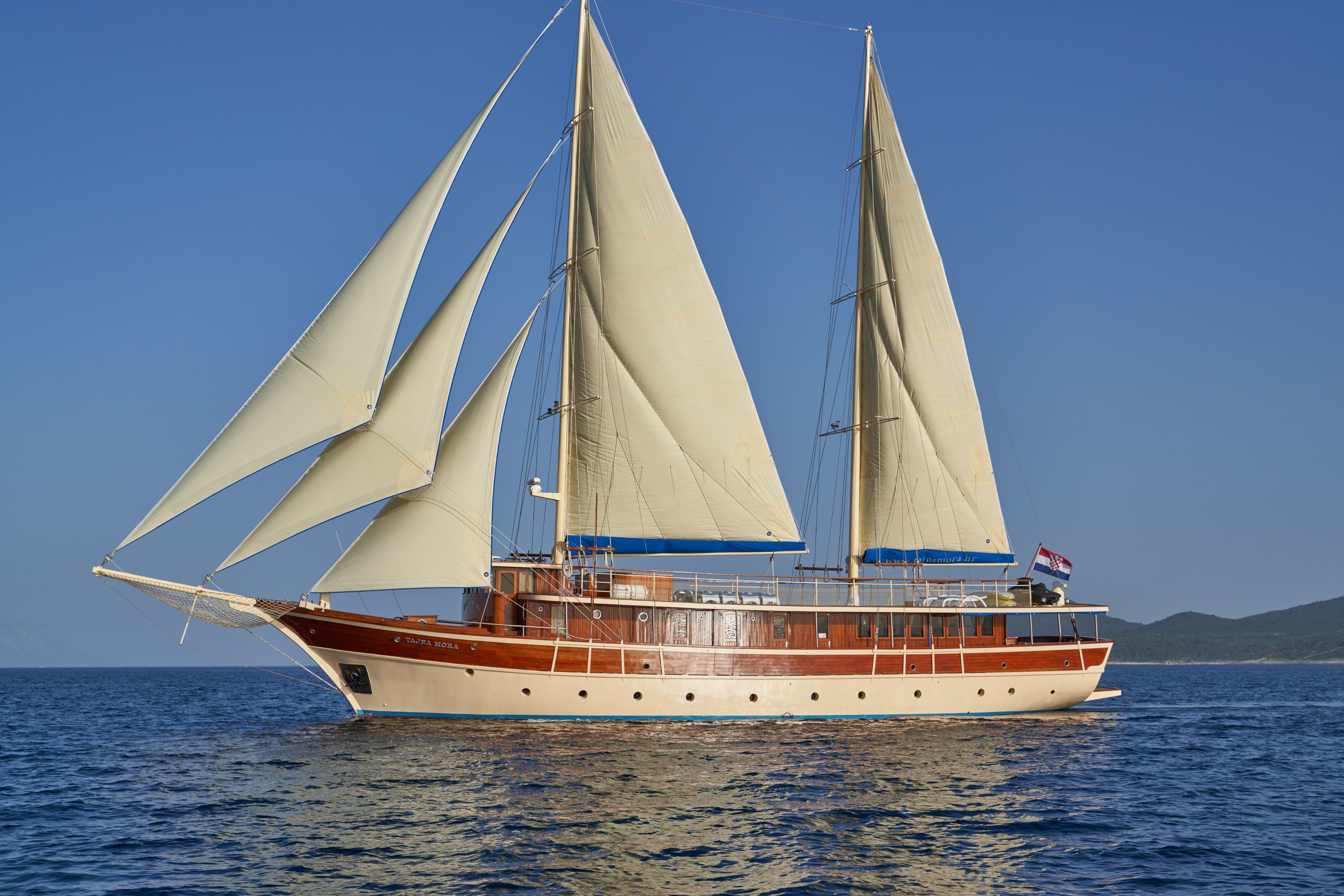 TAJNA MORA yacht profile.jpg