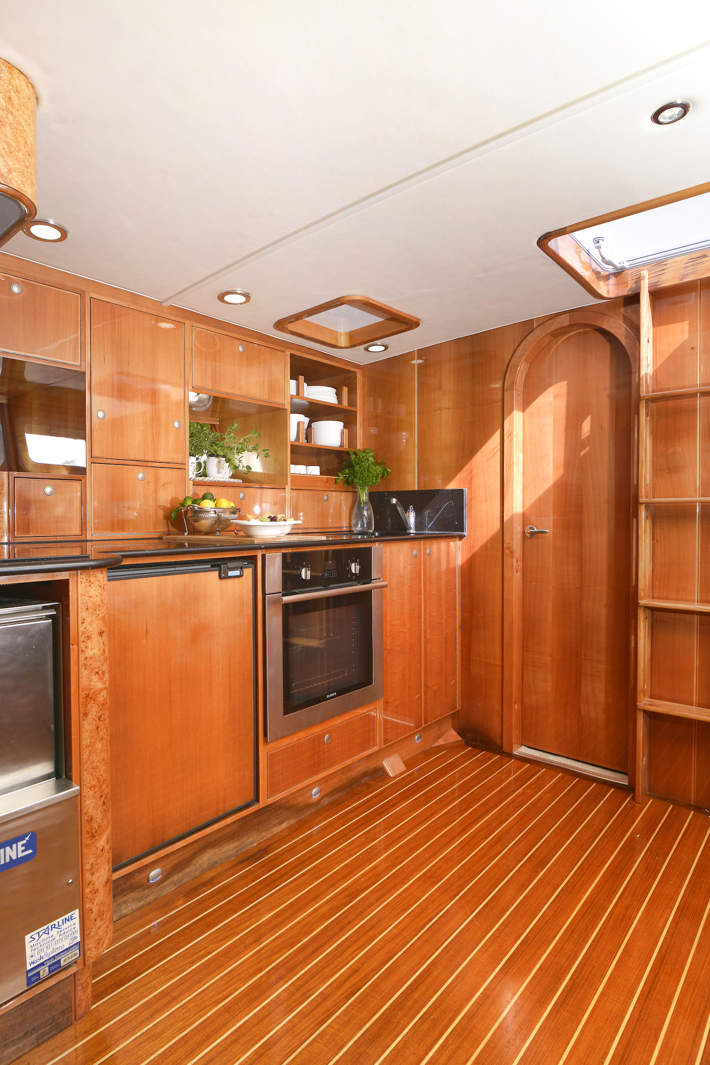 Tarquin MTC Galley Saloon.jpg
