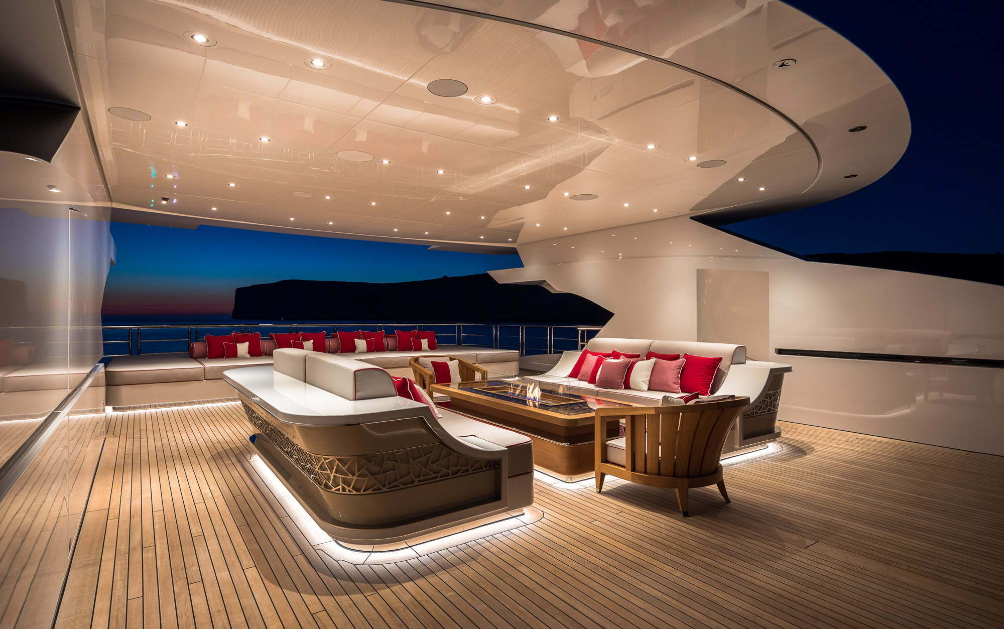 Top deck saloon.jpg