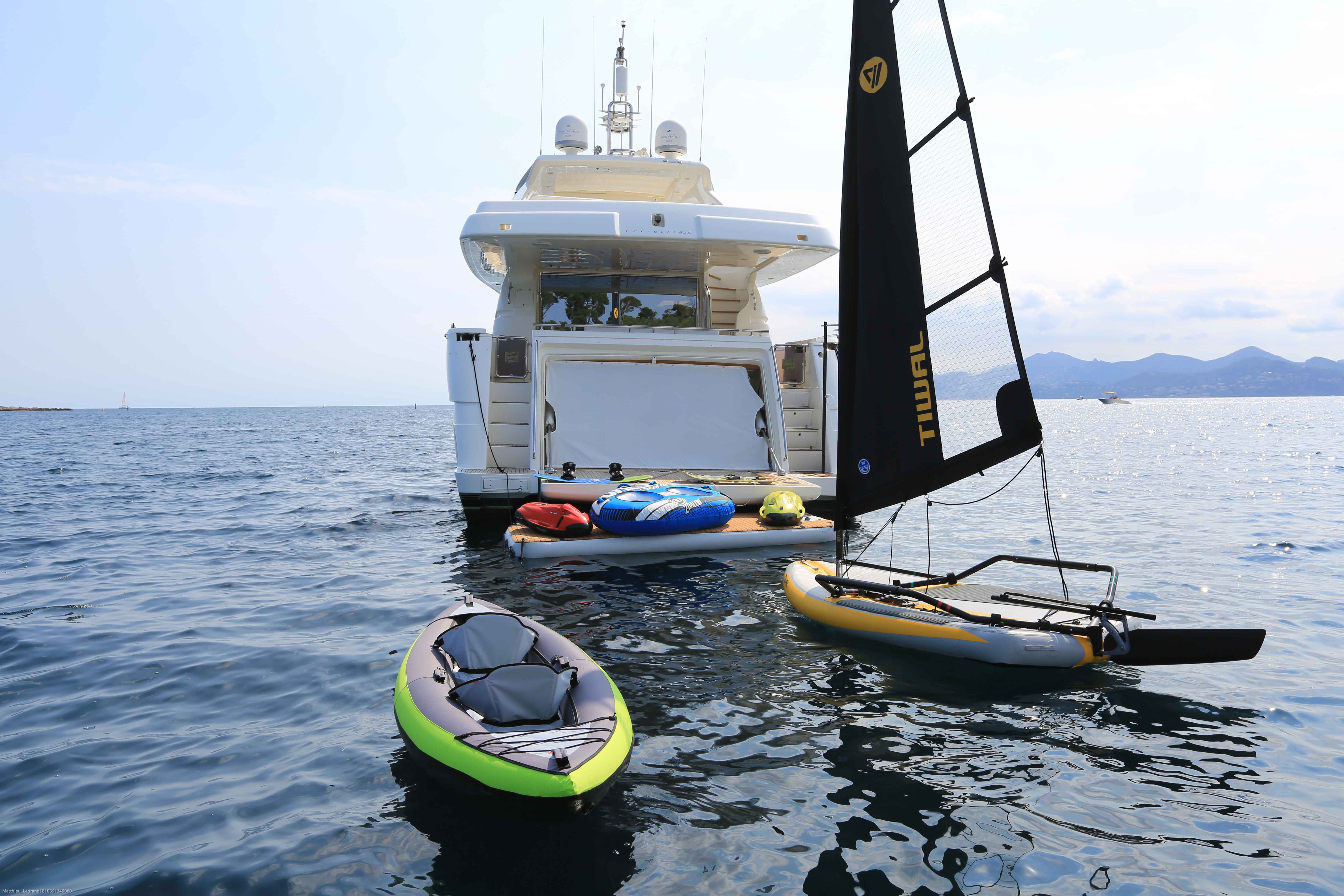 Transom with toys.jpg