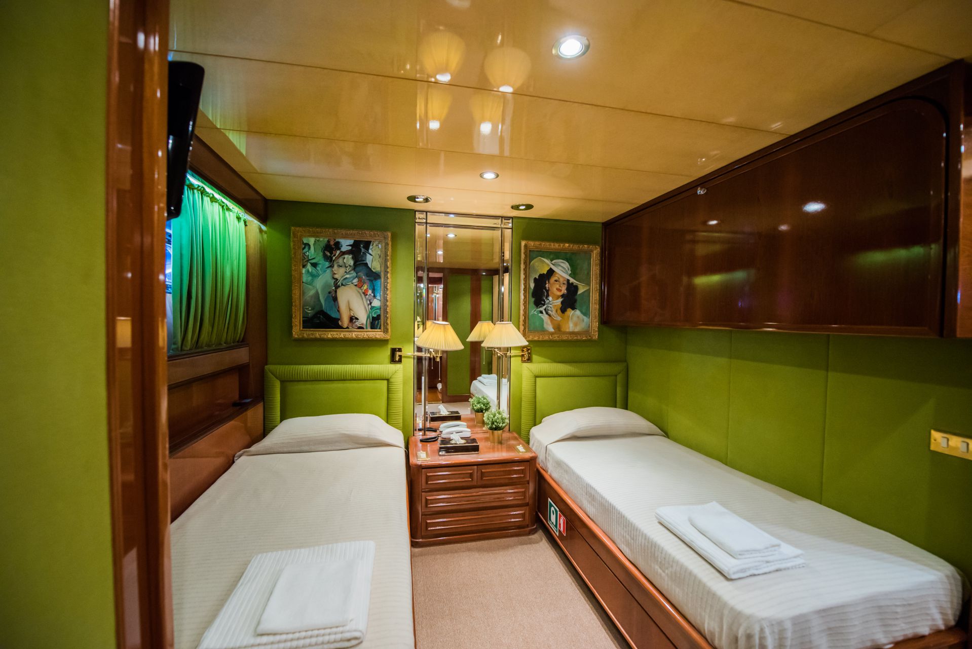 Twin Cabin No4.jpg