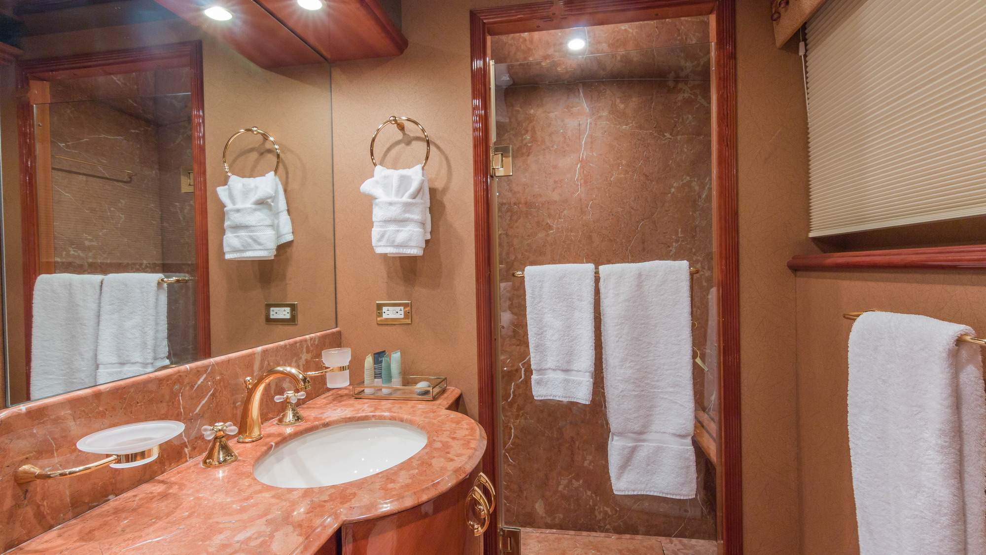 Twin bathroom.jpg