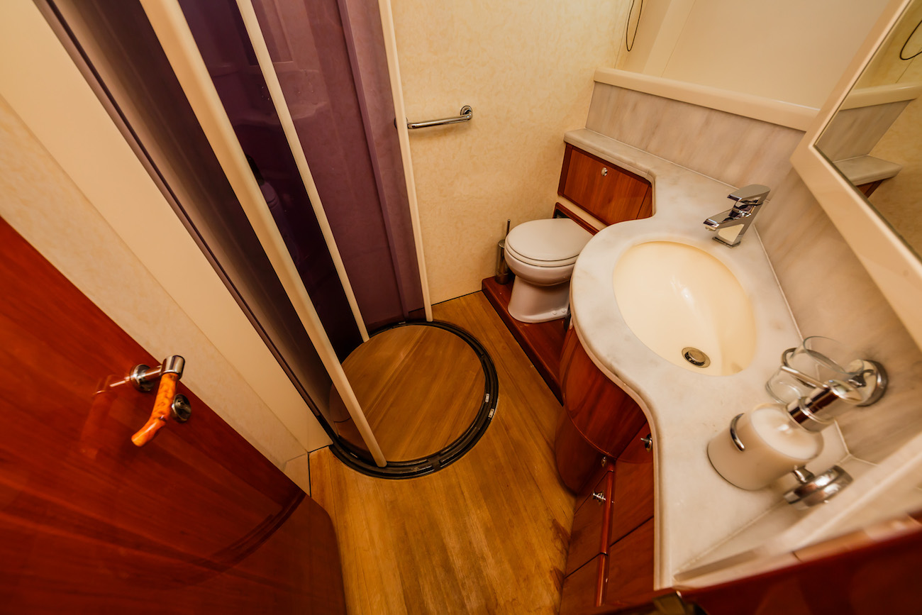 Twin ensuite.jpg