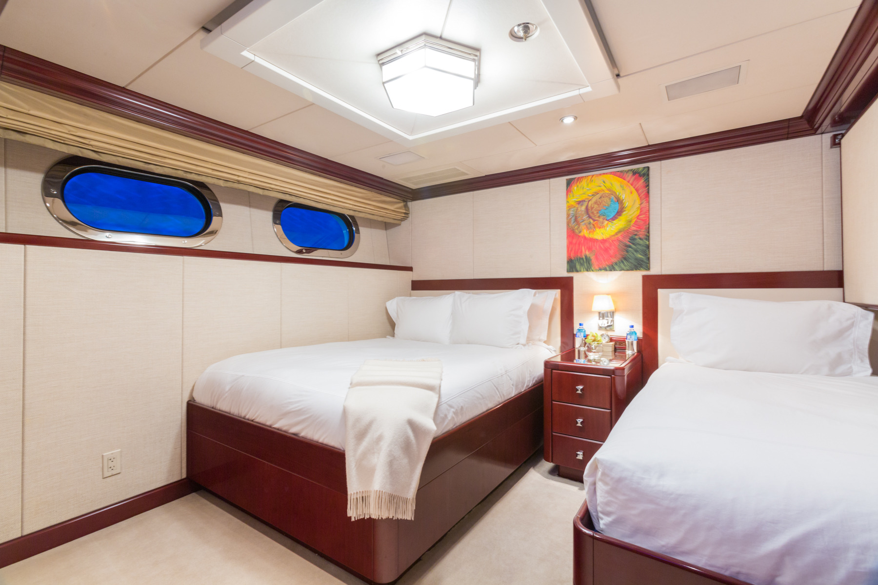 Twin guest cabin on lower deck.jpg