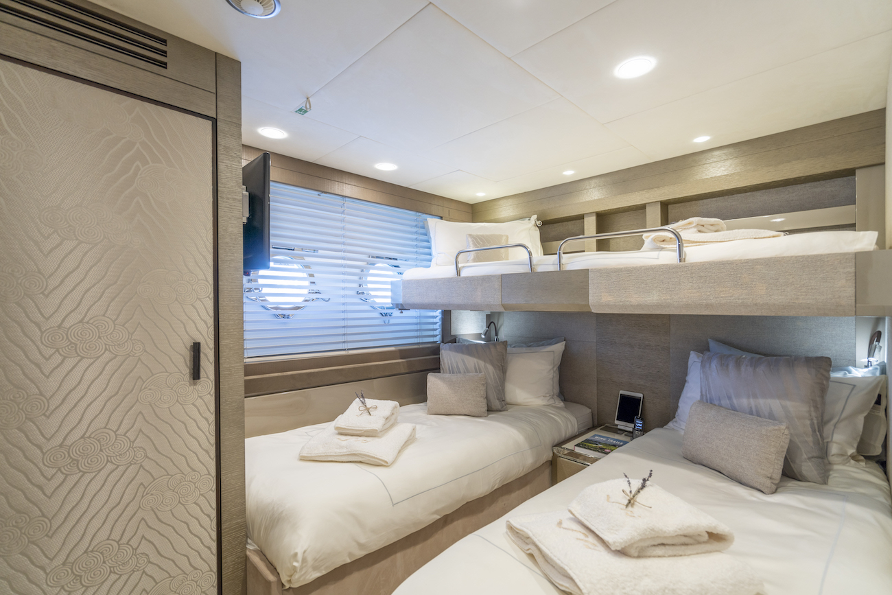 Twin guest room with bunk beds.jpg