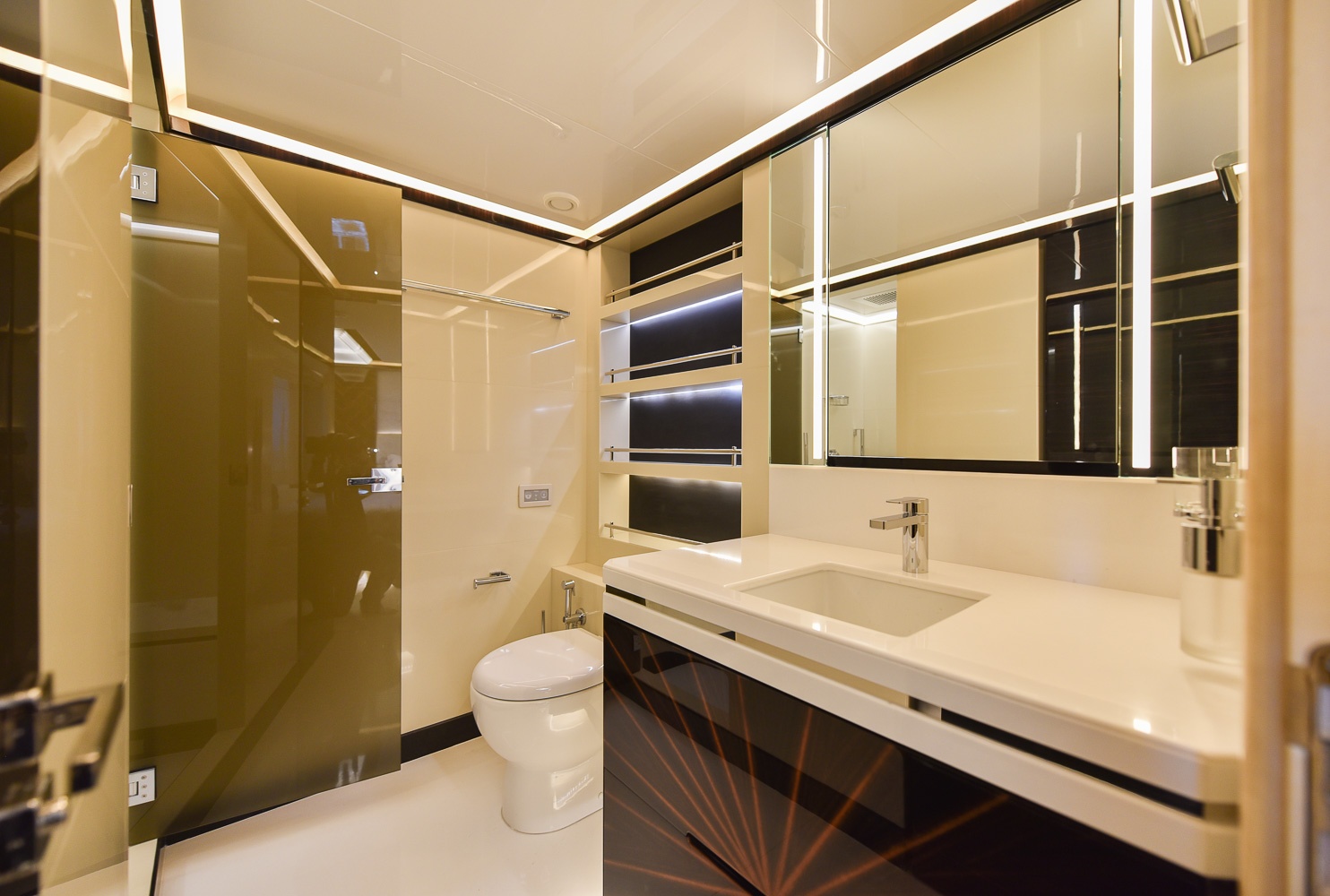 Twin guests cabin ensuite .jpg