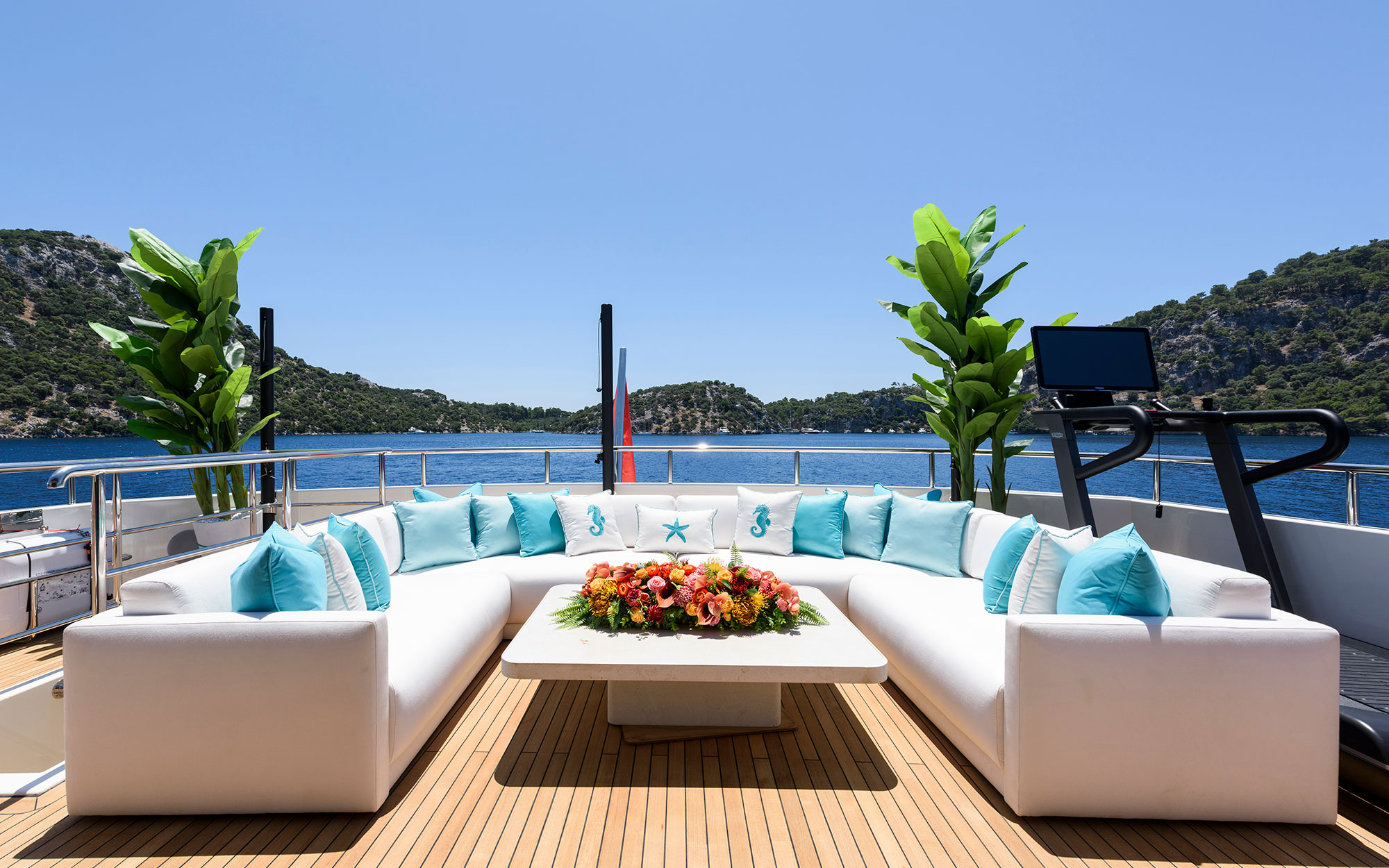 Upper deck aft - lounging area.jpg
