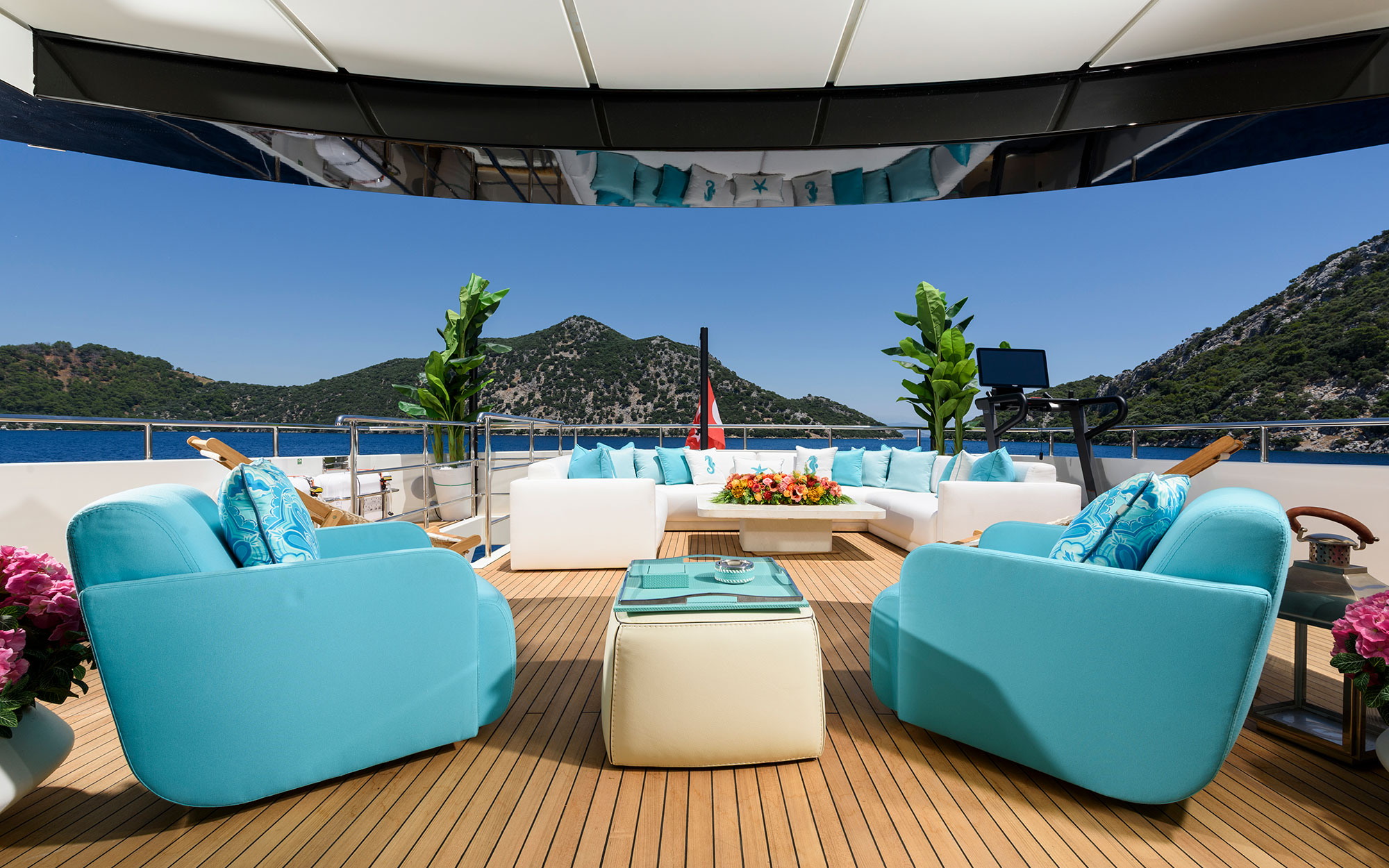 Upper deck aft seating area.jpg