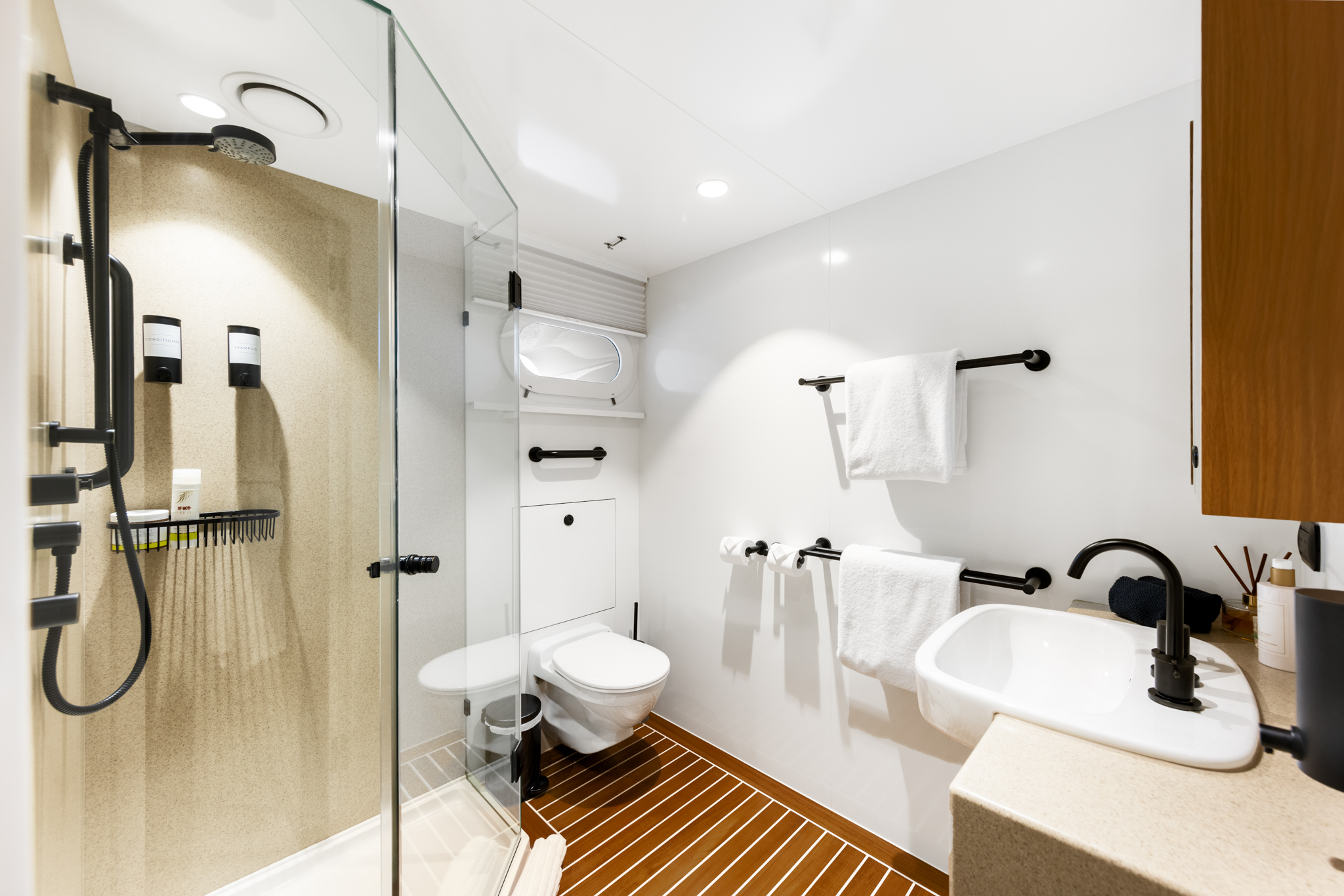 VIP 2 ensuite.jpg