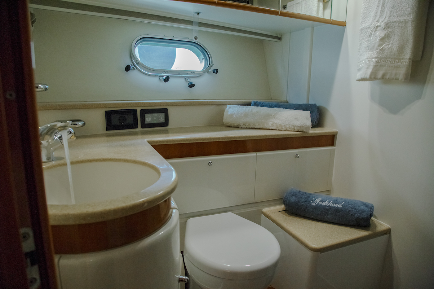 VIP bathroom  .jpg
