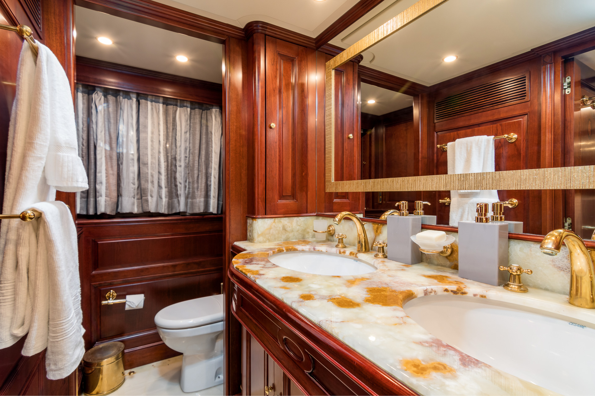 VIP guest suite ensuite .jpg