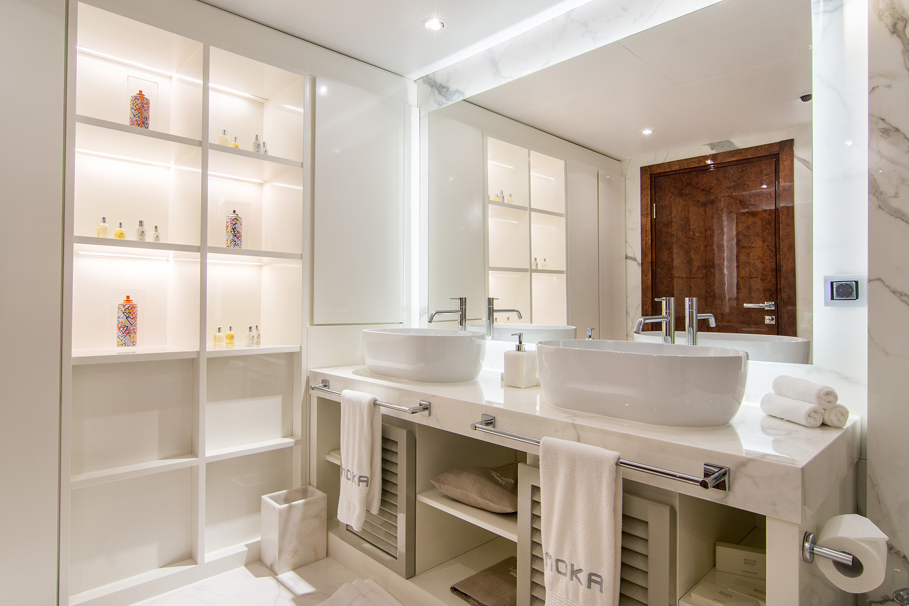 VIP suite bathroom .jpg