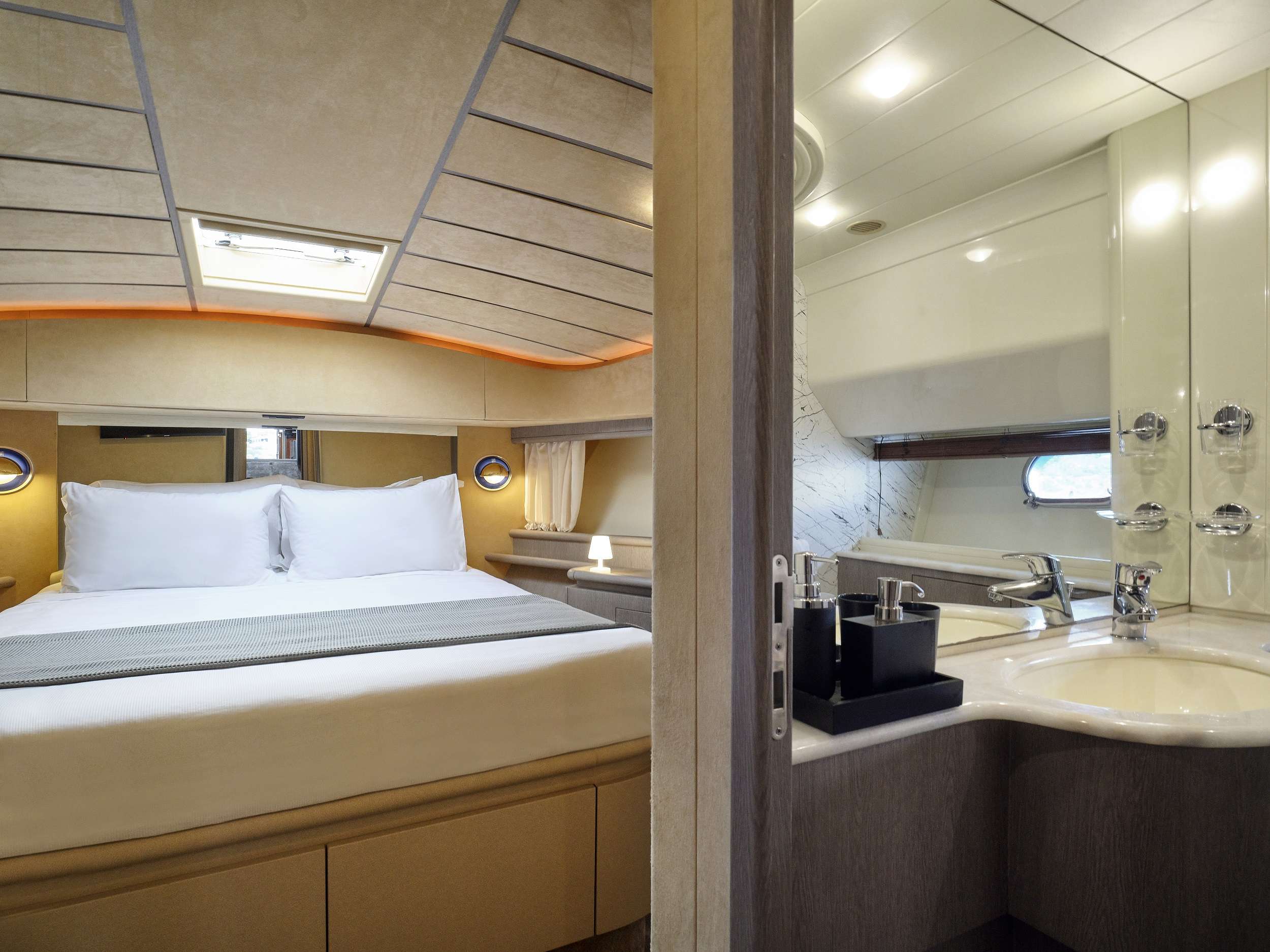 VIP suite with ensuite.jpg