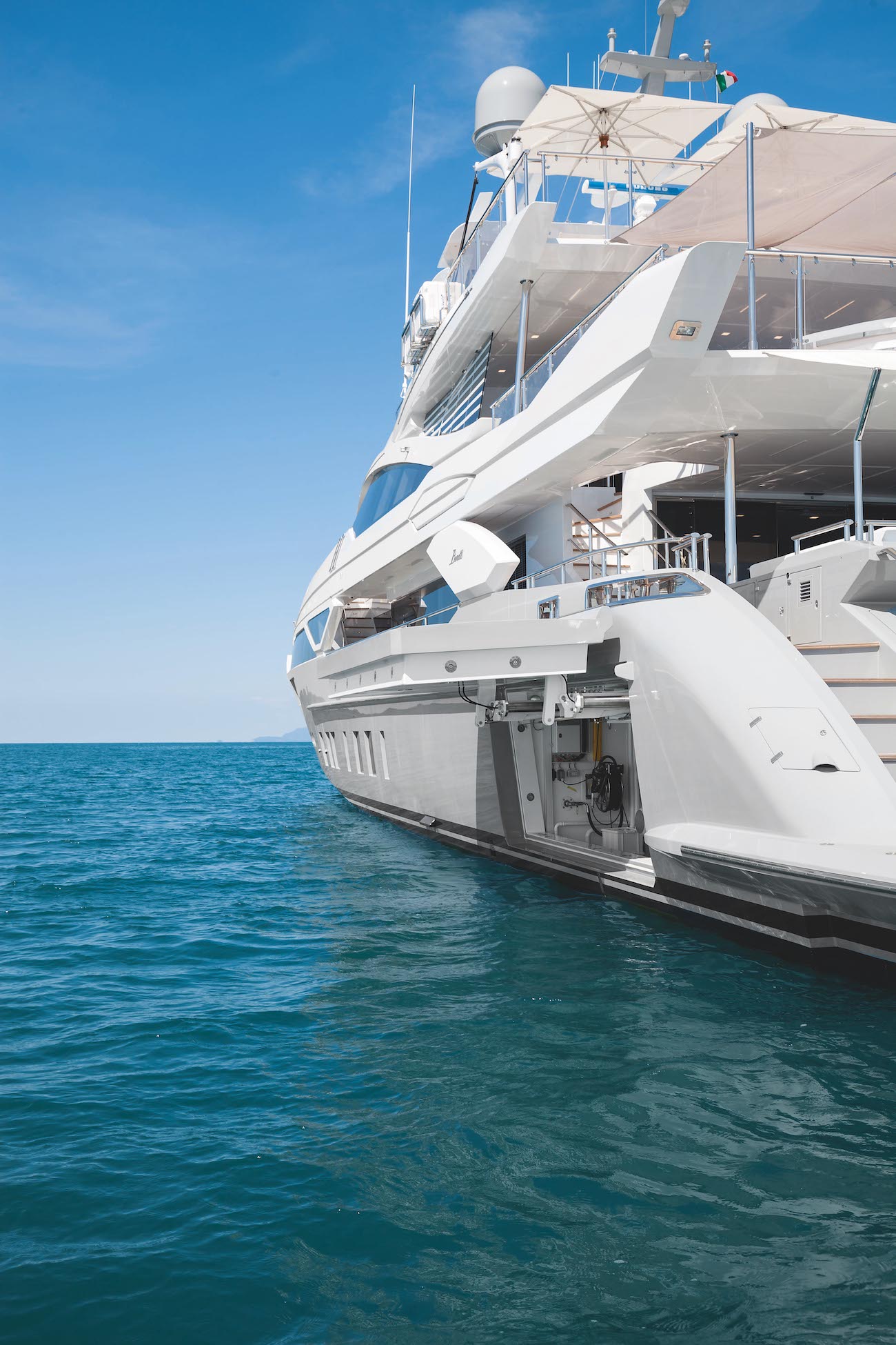 Veloce 140 by Benetti detail.jpg