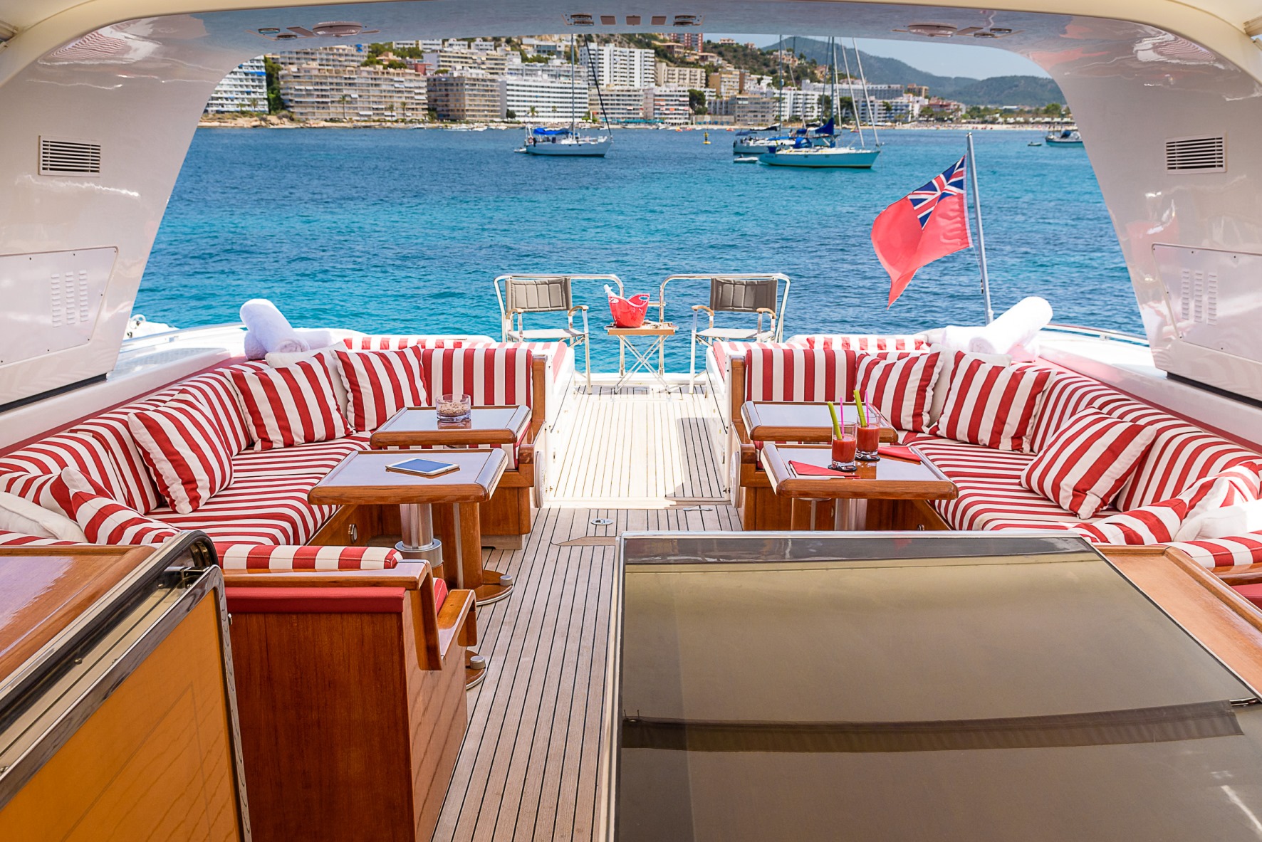 View aft main deck seating area.jpg