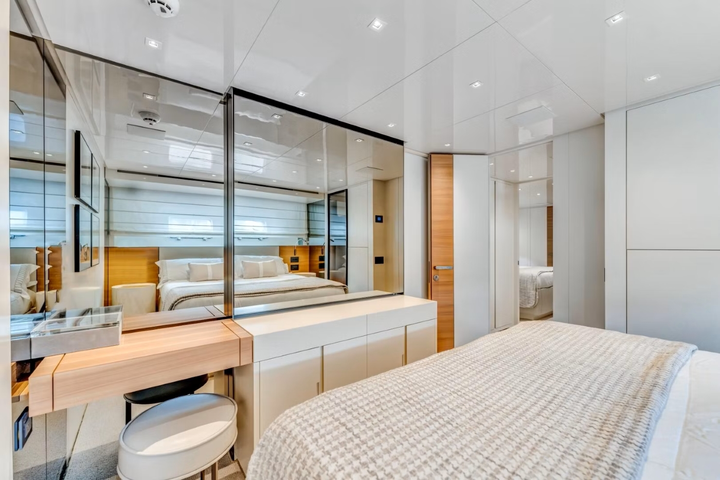 Vip Cabin 01.jpg