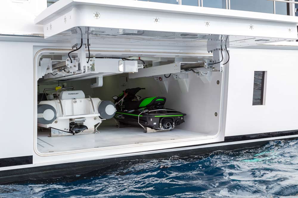 Vivace-125-IRONMAN_GARAGE-Hi-2205-credit-Quin-BISSET.jpg