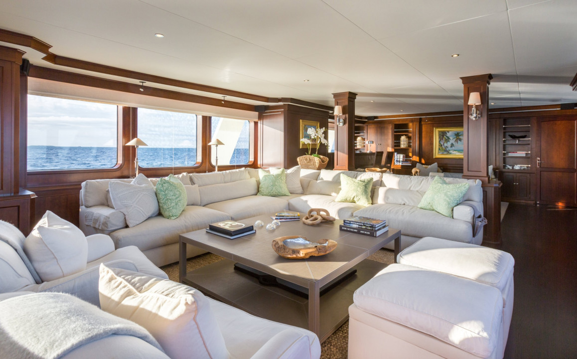 Vripack-Yacht pioneer - lounge seating.jpg