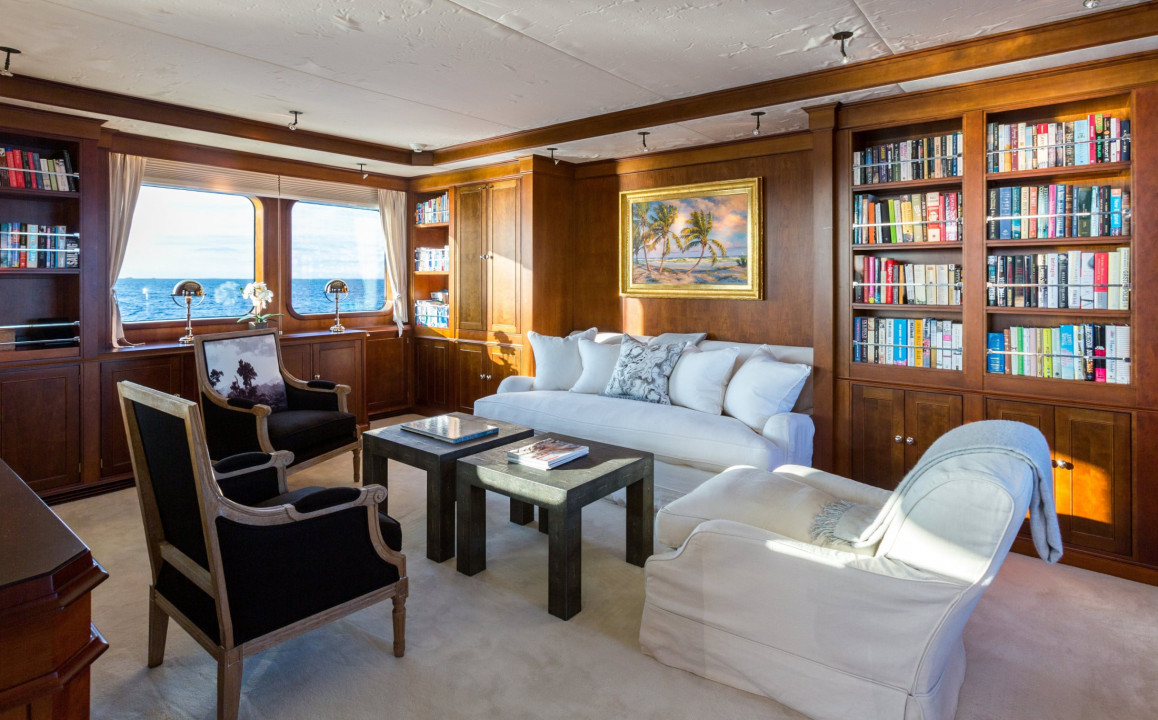 Vripack-Yacht pioneer - owners deck - master suite lounge & library.jpg
