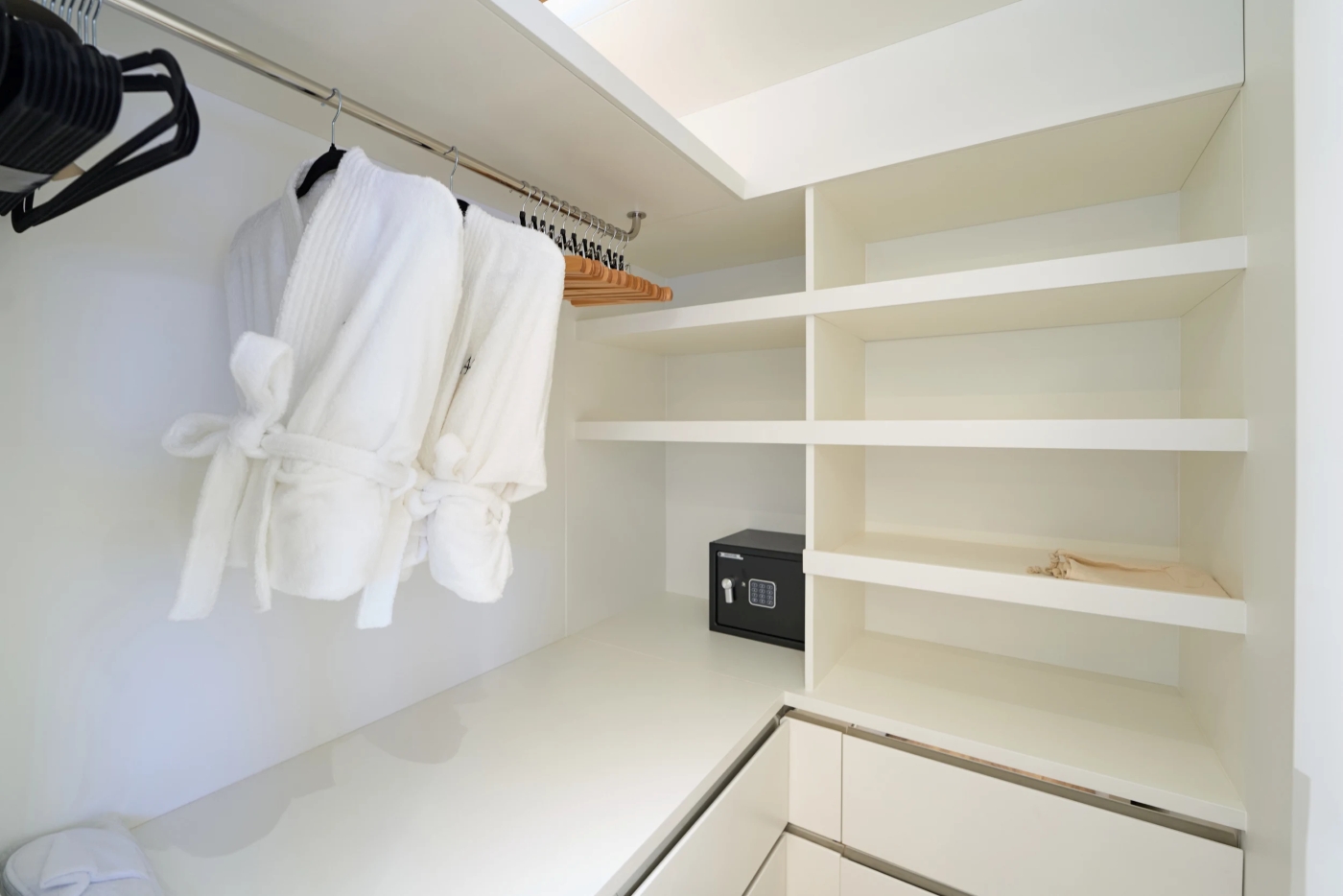 Weardrobe 02.jpg