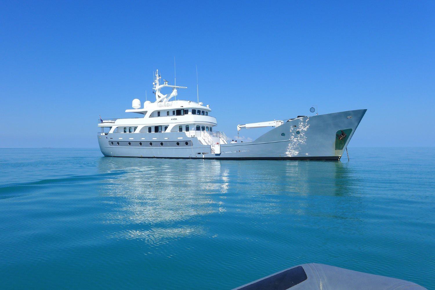 Yacht ANDA - profile.jpg