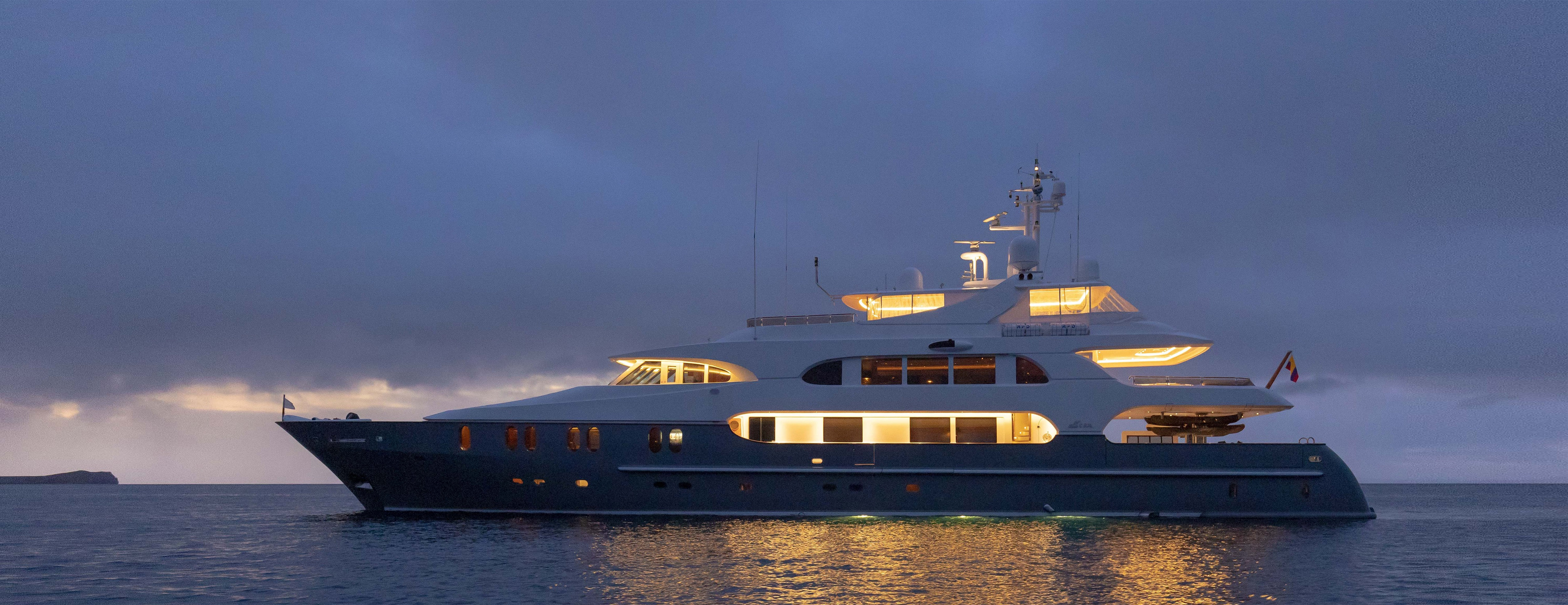 Yacht AQUA MARE at night.jpg