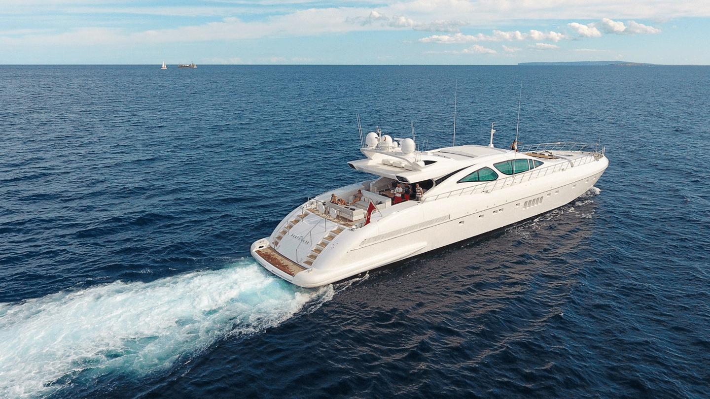 Yacht BEACHOUSE.jpg