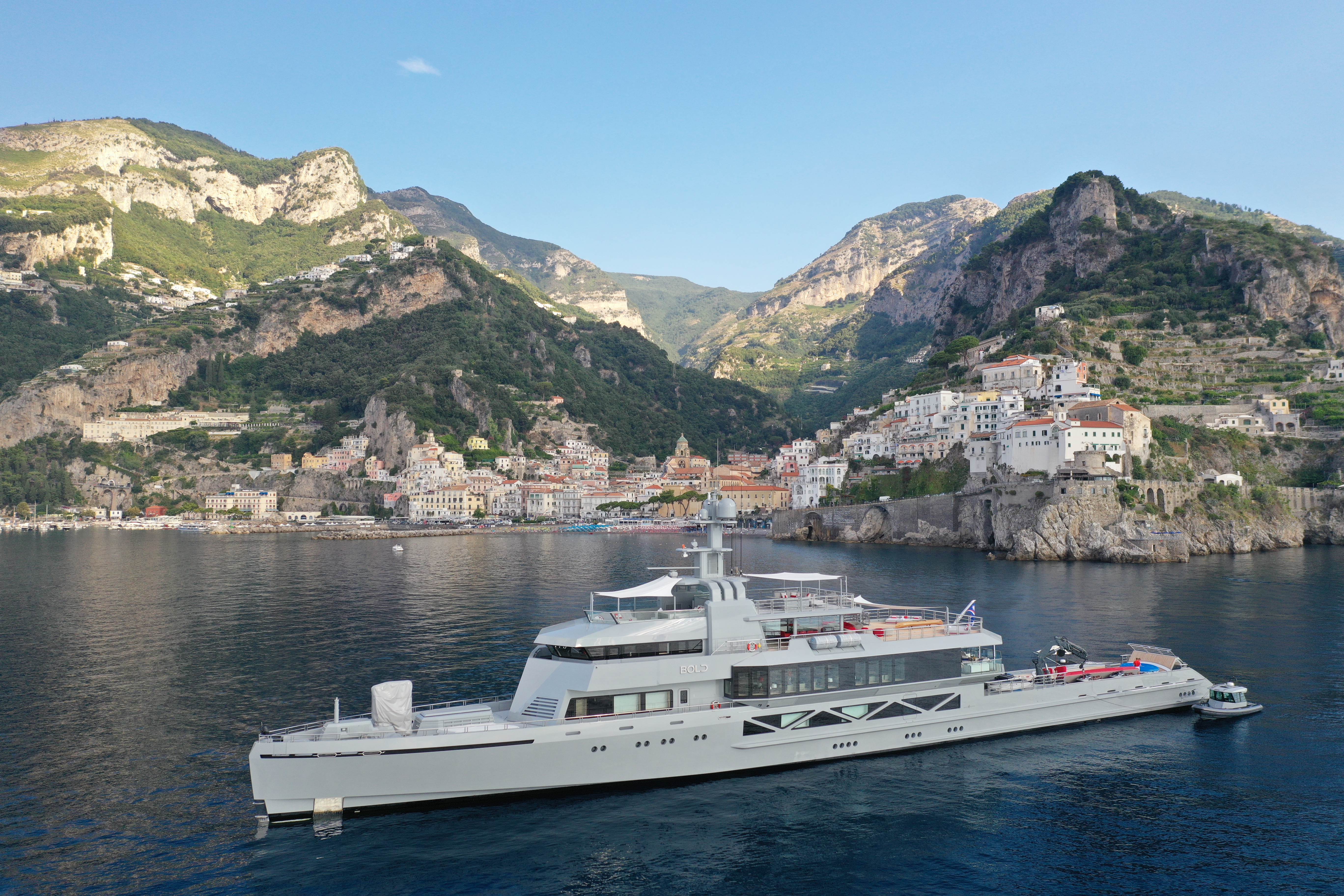 Yacht BOLD at anchor.jpg