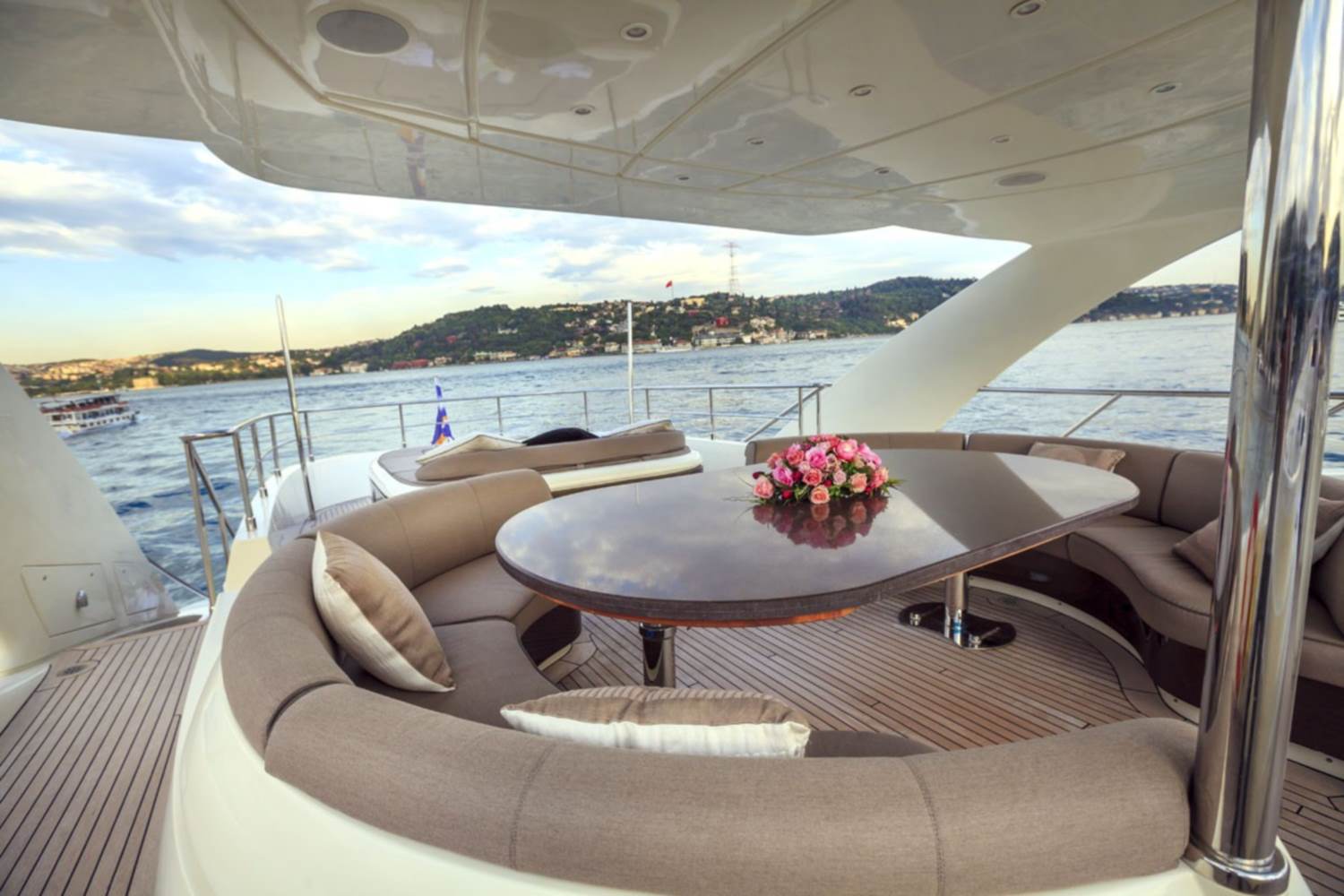 Yacht CANPARK by ISA Ancona - aft.jpg