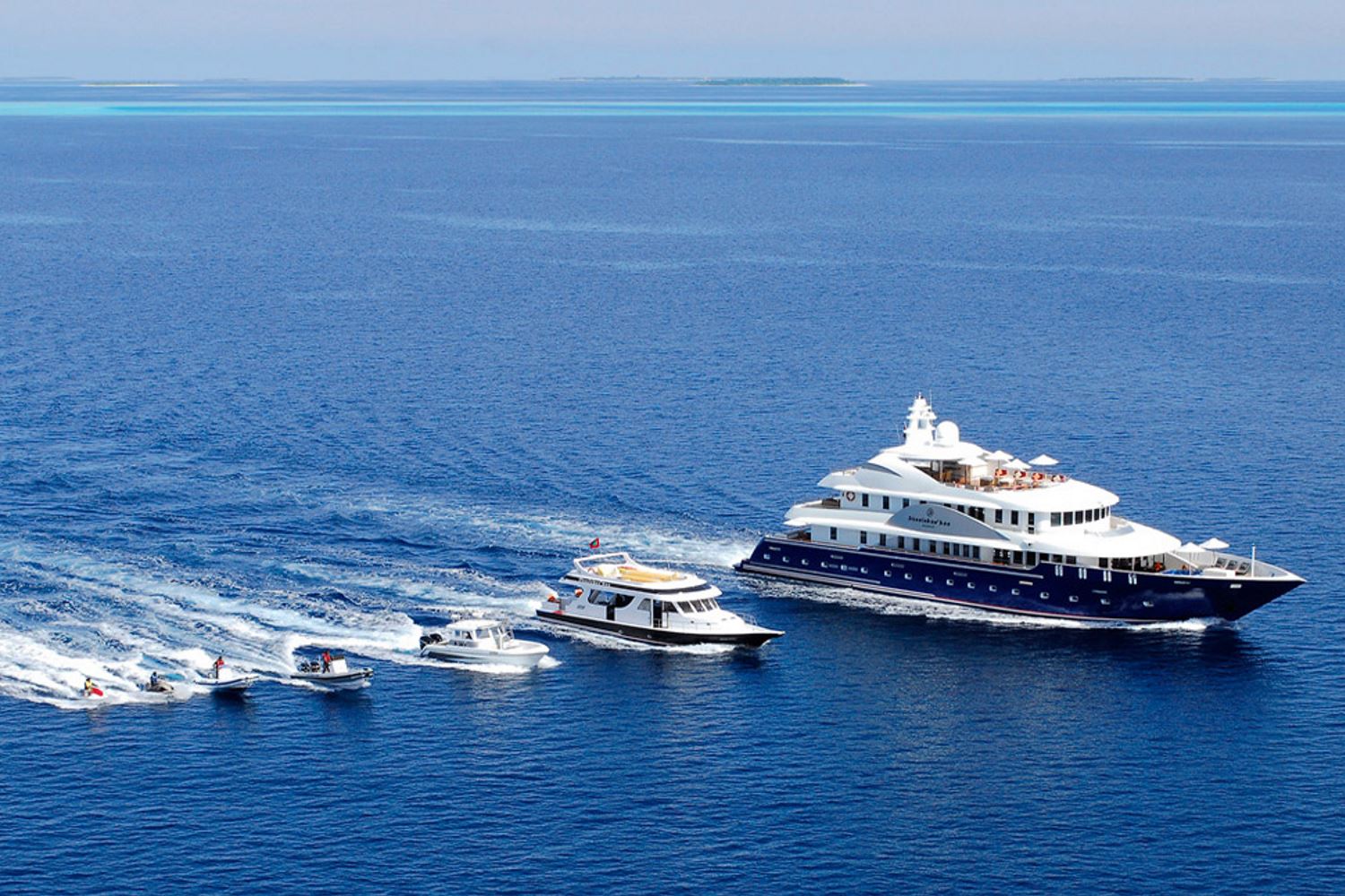 Yacht Dhaainkanbaa and tenders.jpg