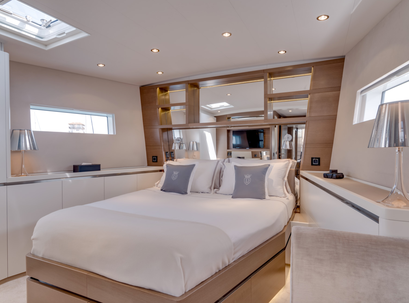 Yacht J Six - Master.jpg