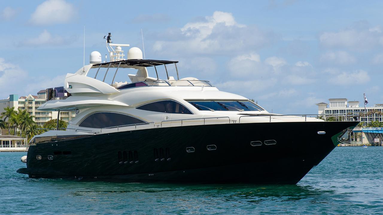 Yacht LEADING FEARLESSLY a Sunseeker 90 -.jpg