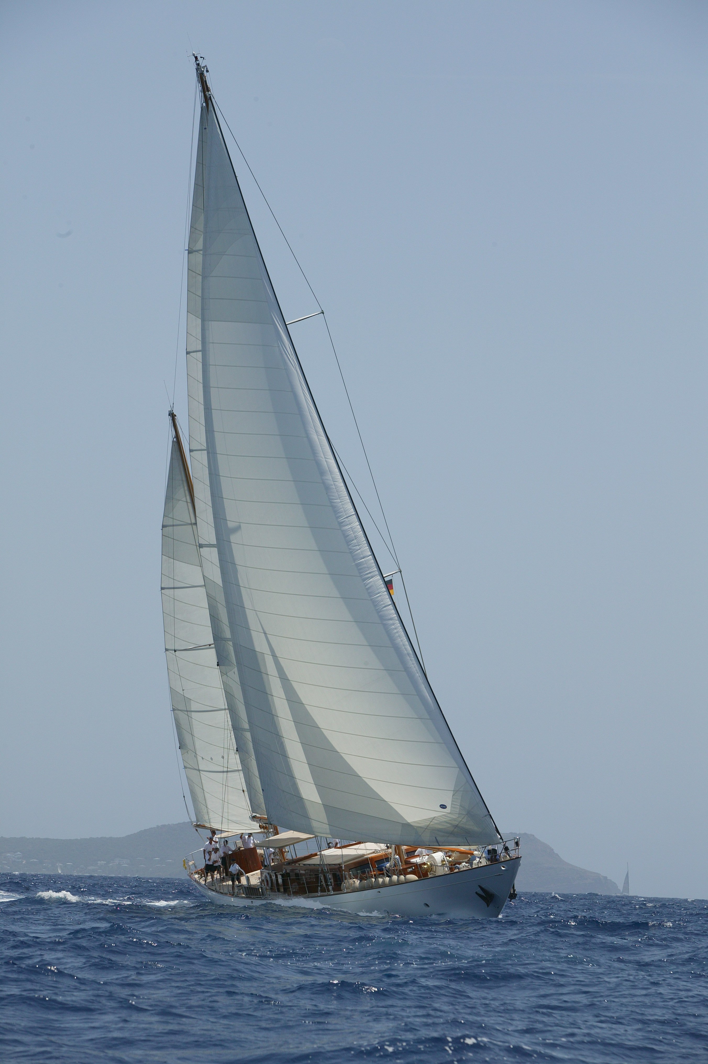 Yacht TIZIANA by Abeking & Rasmussen & Sparkman & Stephens - Sailing bow.jpg