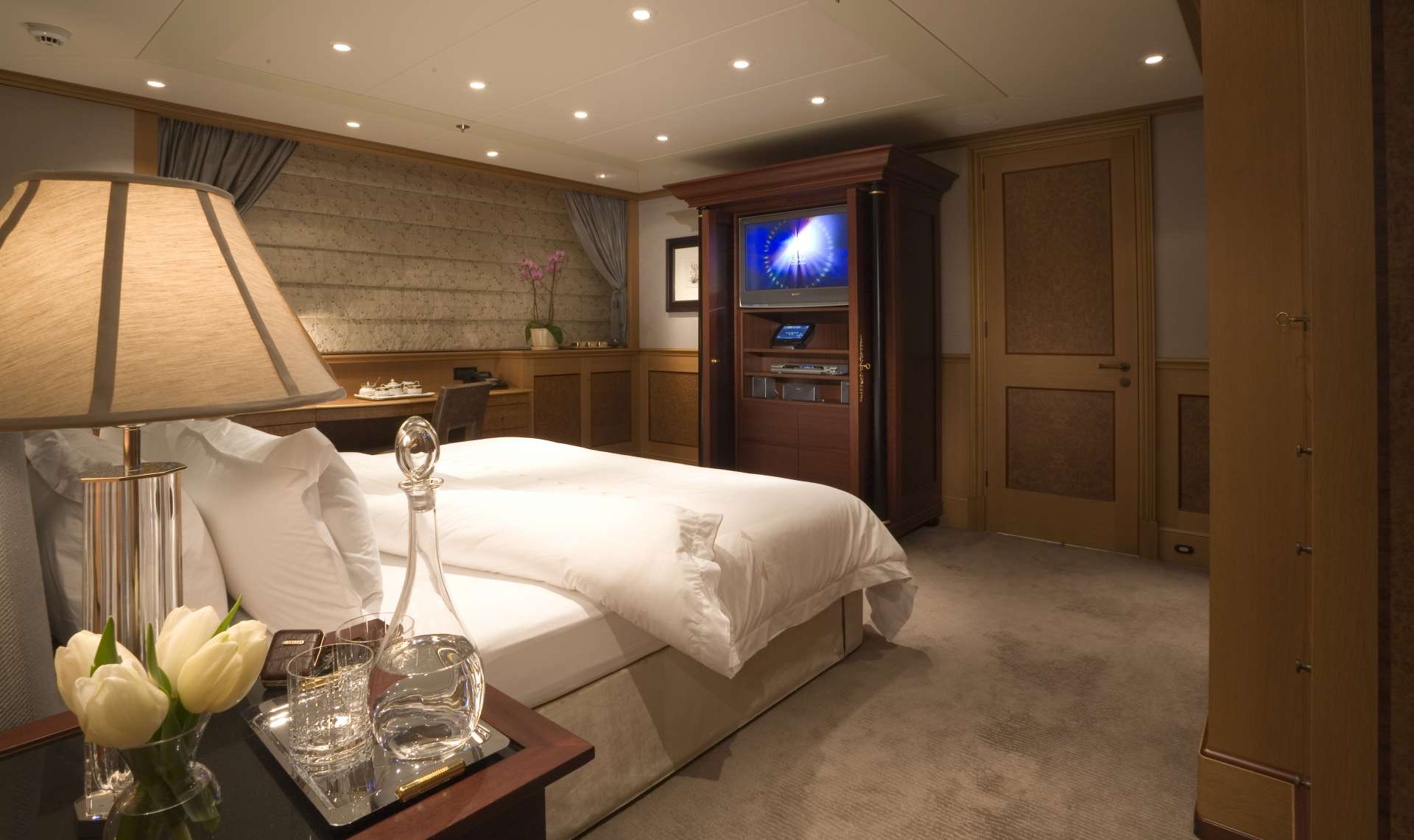 Yacht UTOPIA by Feadship - Double Cabin.jpg