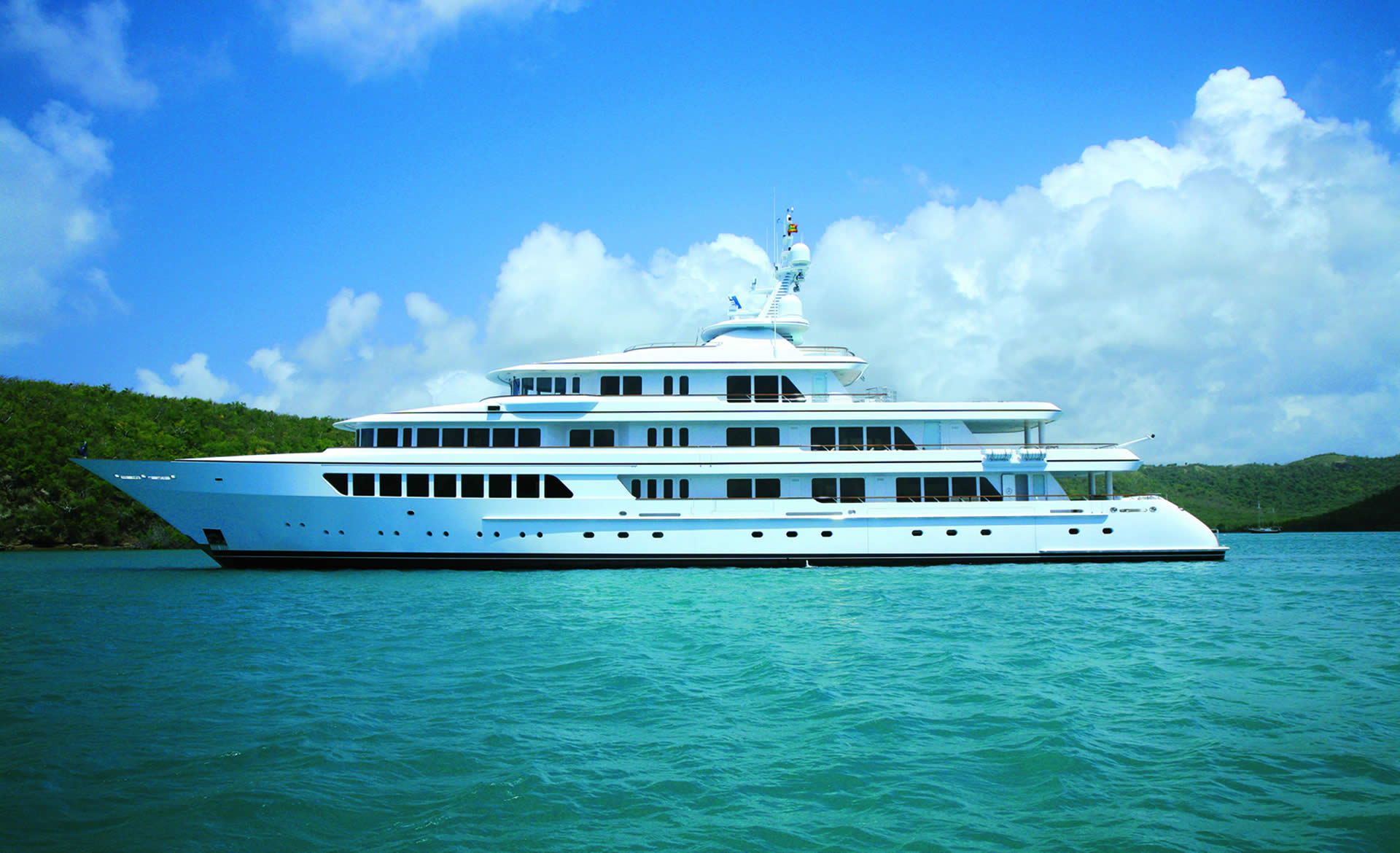 Yacht UTOPIA by Feadship - Profile.jpg